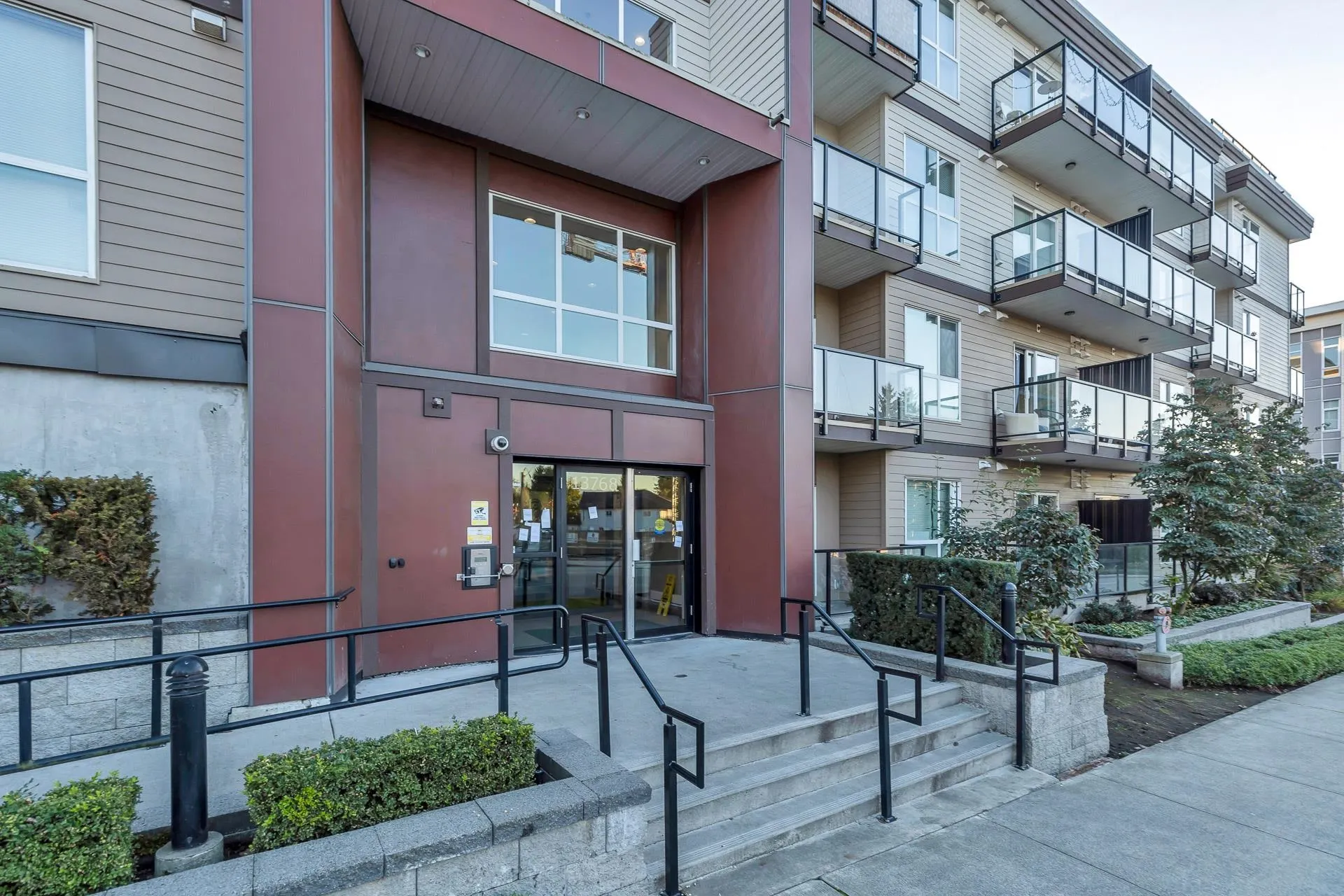 221 13768 108 Avenue