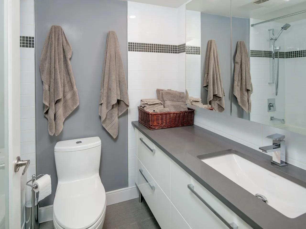 714 22 E Cordova Street