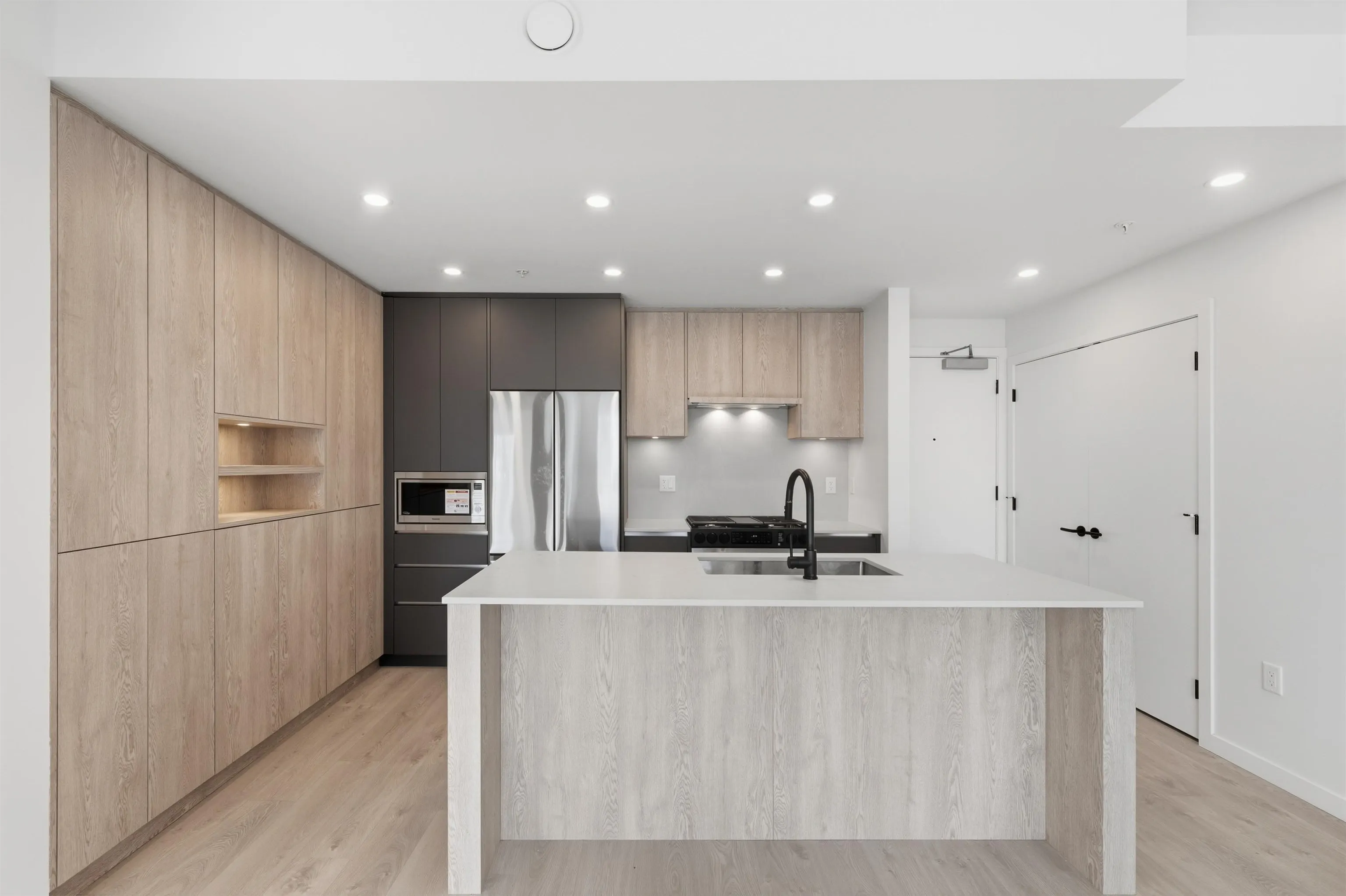 517 19577 65b Avenue