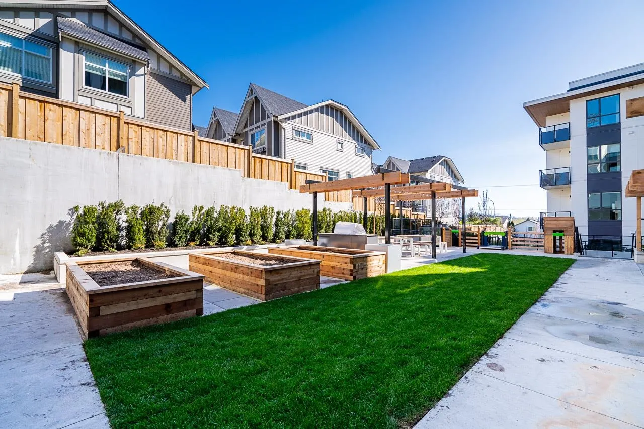 517 19577 65b Avenue