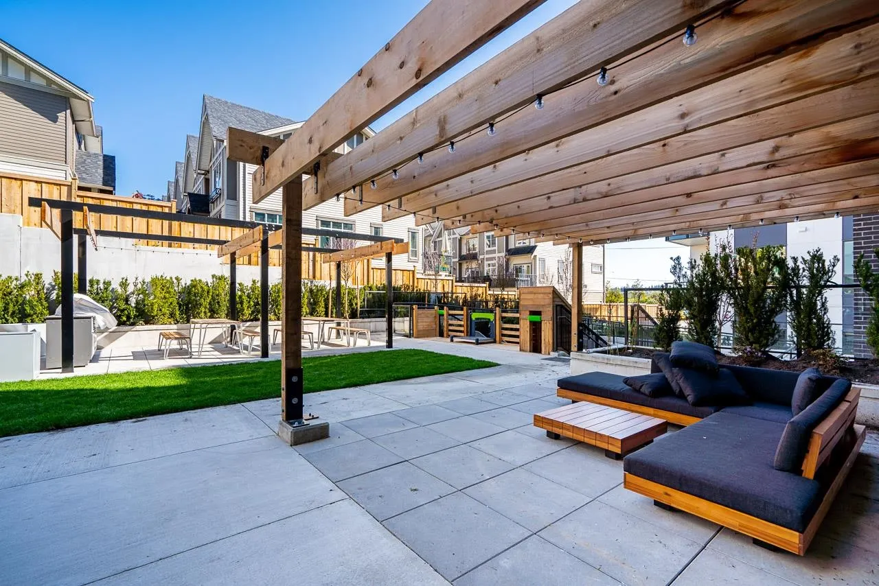 517 19577 65b Avenue