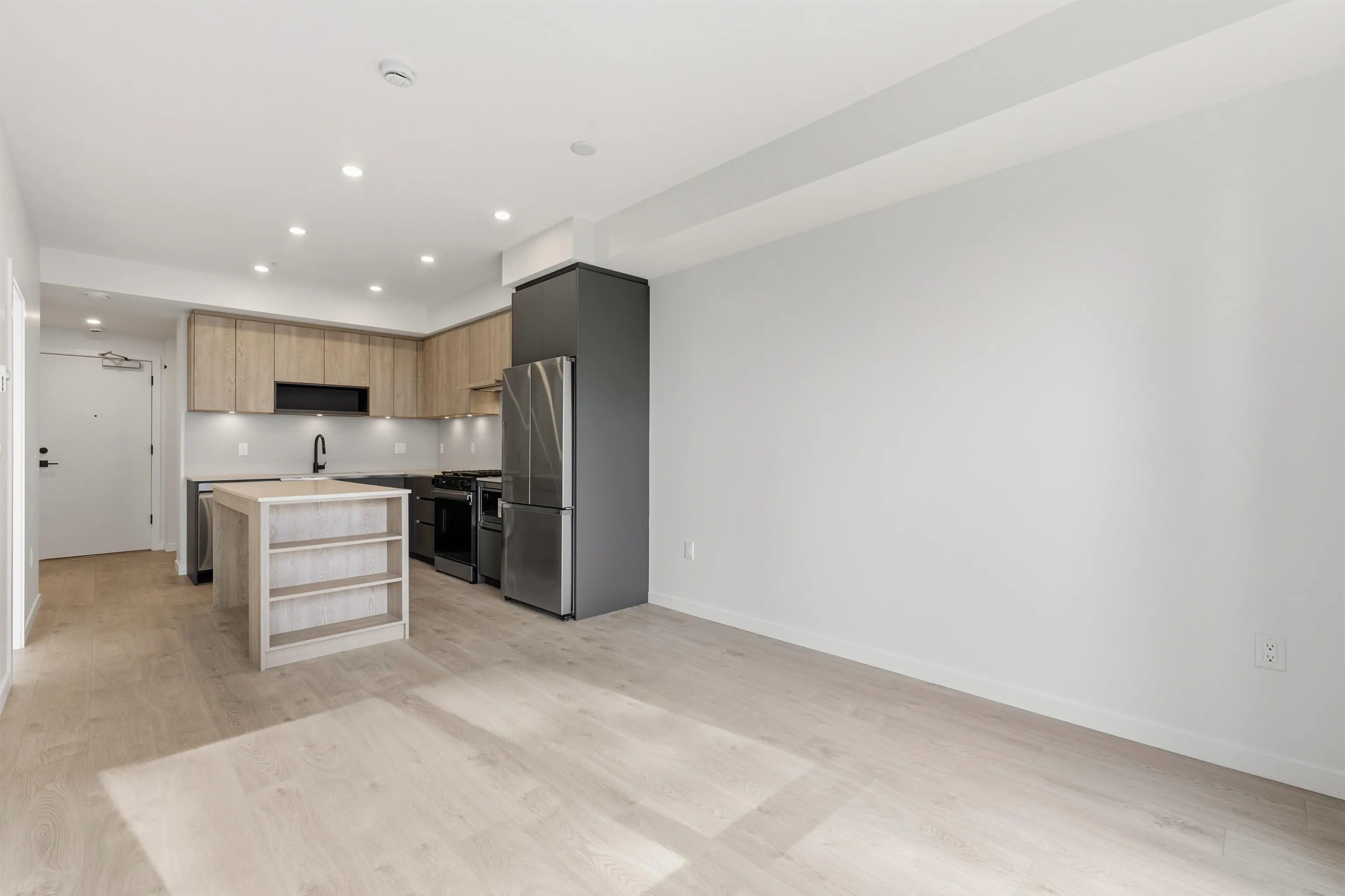 517 19577 65b Avenue