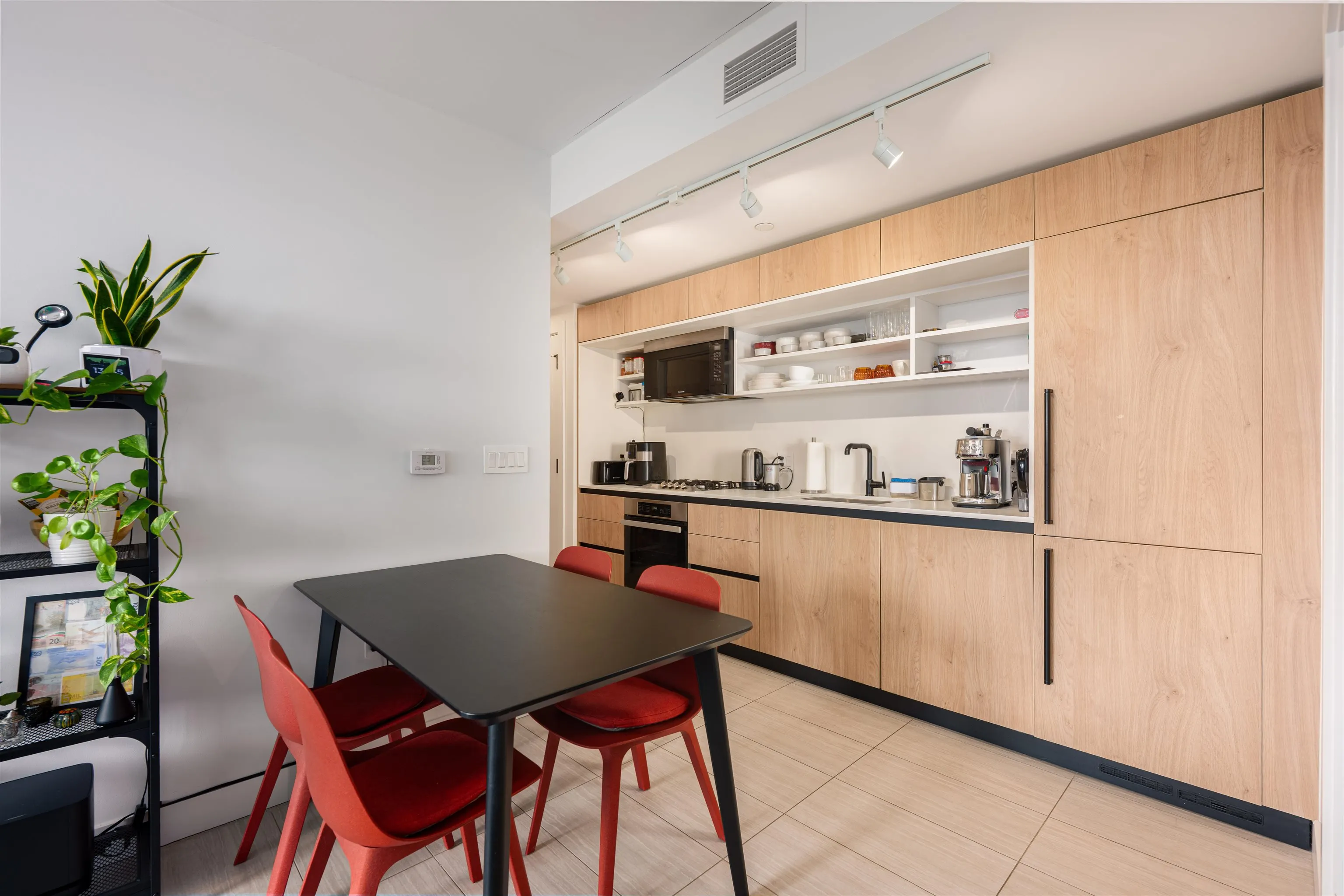 1604 5058 Joyce Street