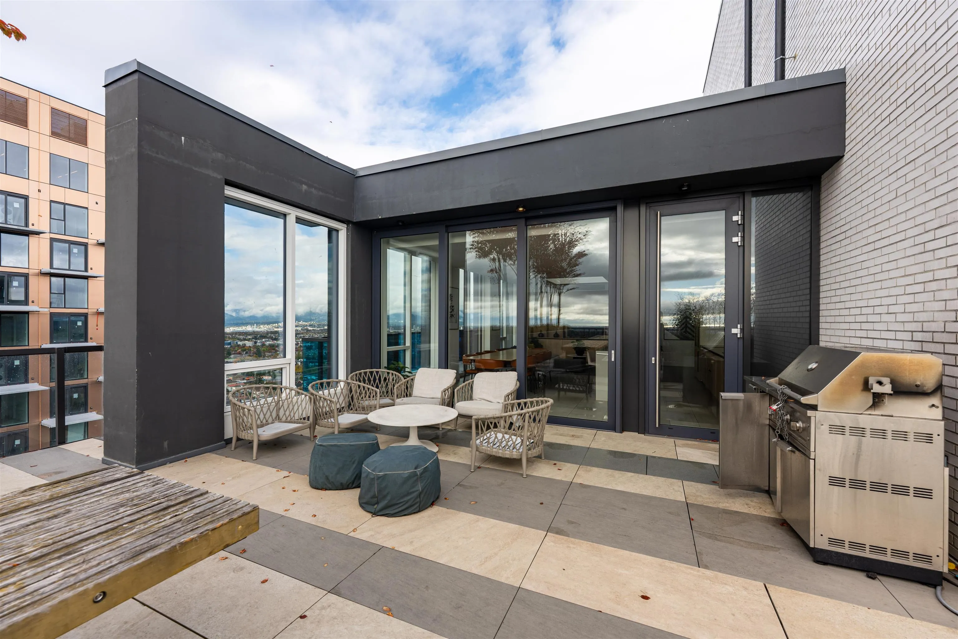 1604 5058 Joyce Street