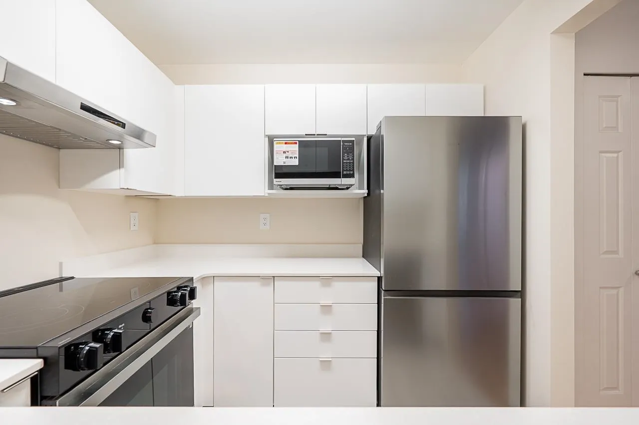 702 1010 Howe Street