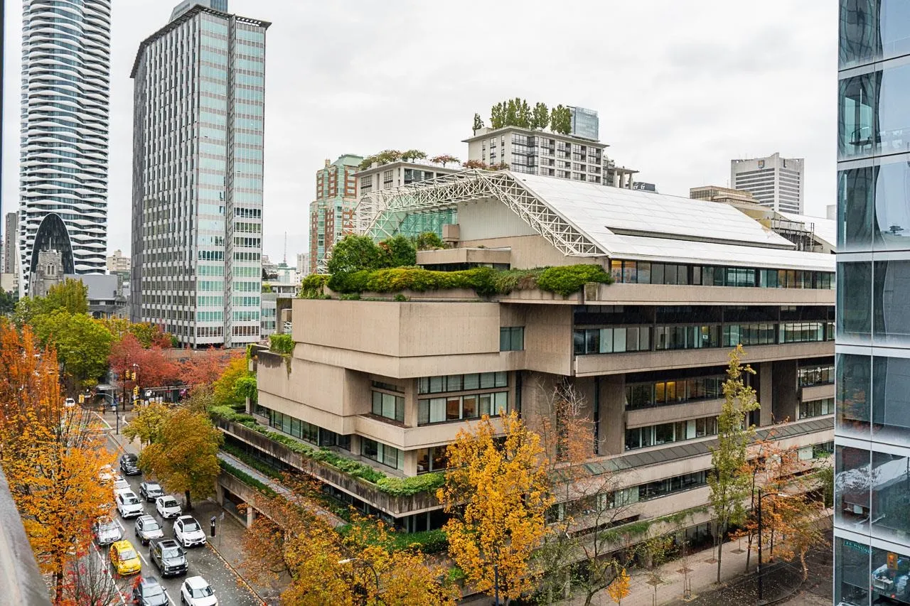 702 1010 Howe Street