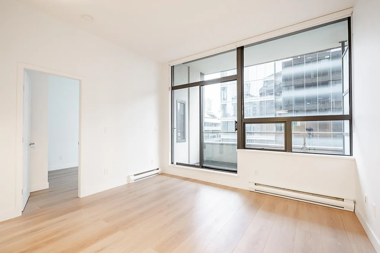 702 1010 Howe Street