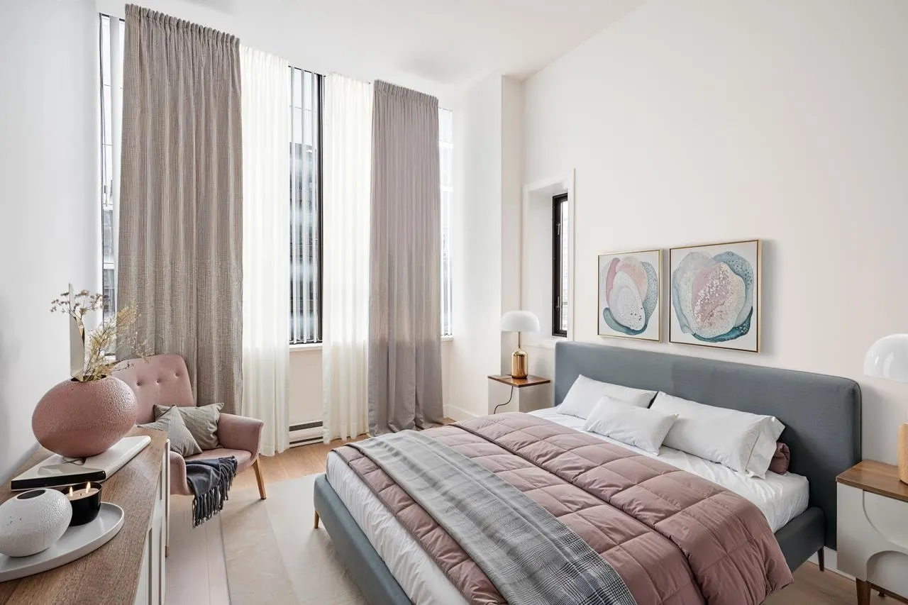 702 1010 Howe Street