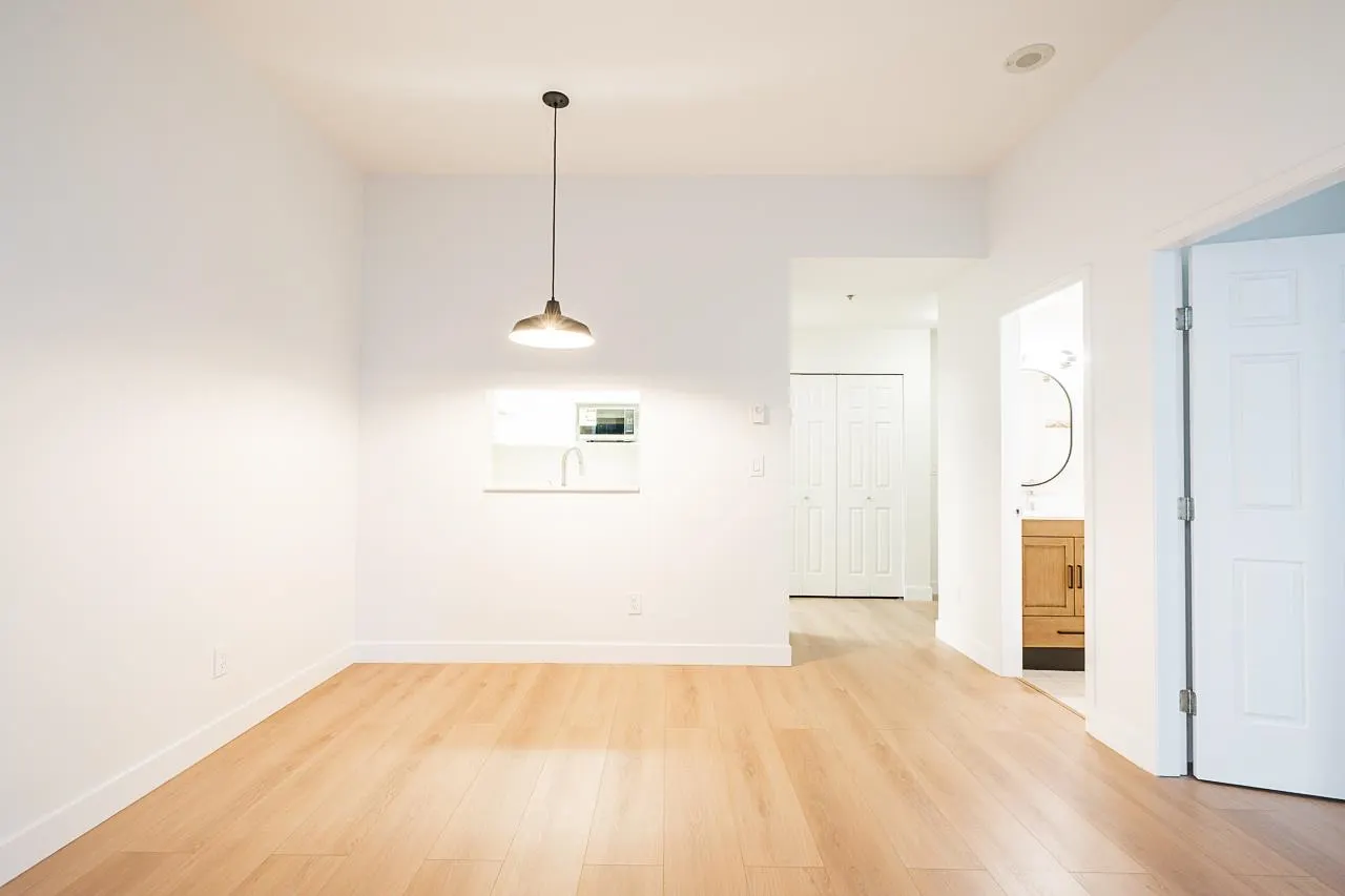 702 1010 Howe Street