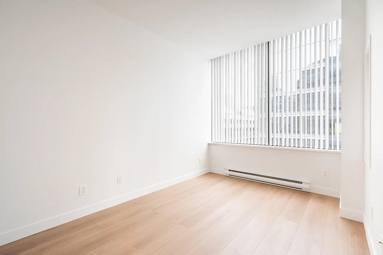 702 1010 Howe Street