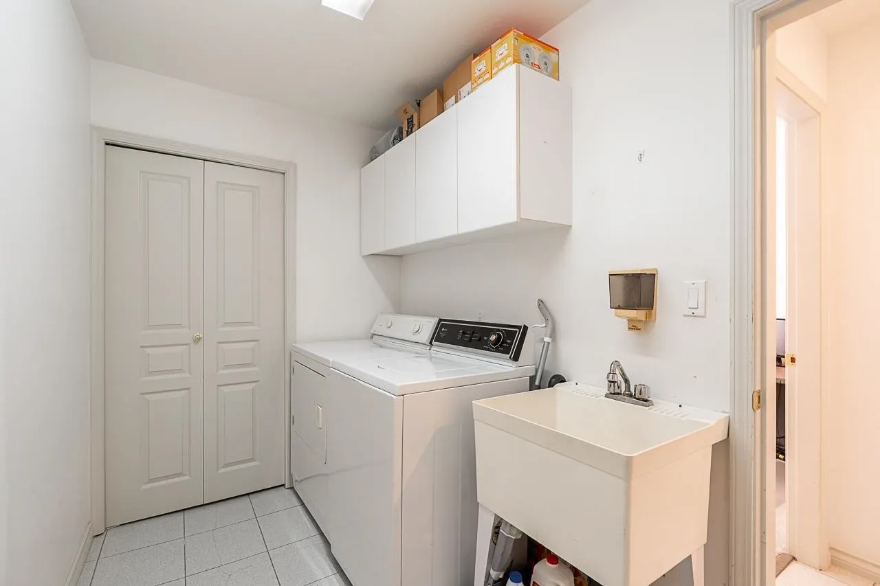 2980 Cliffrose Crescent