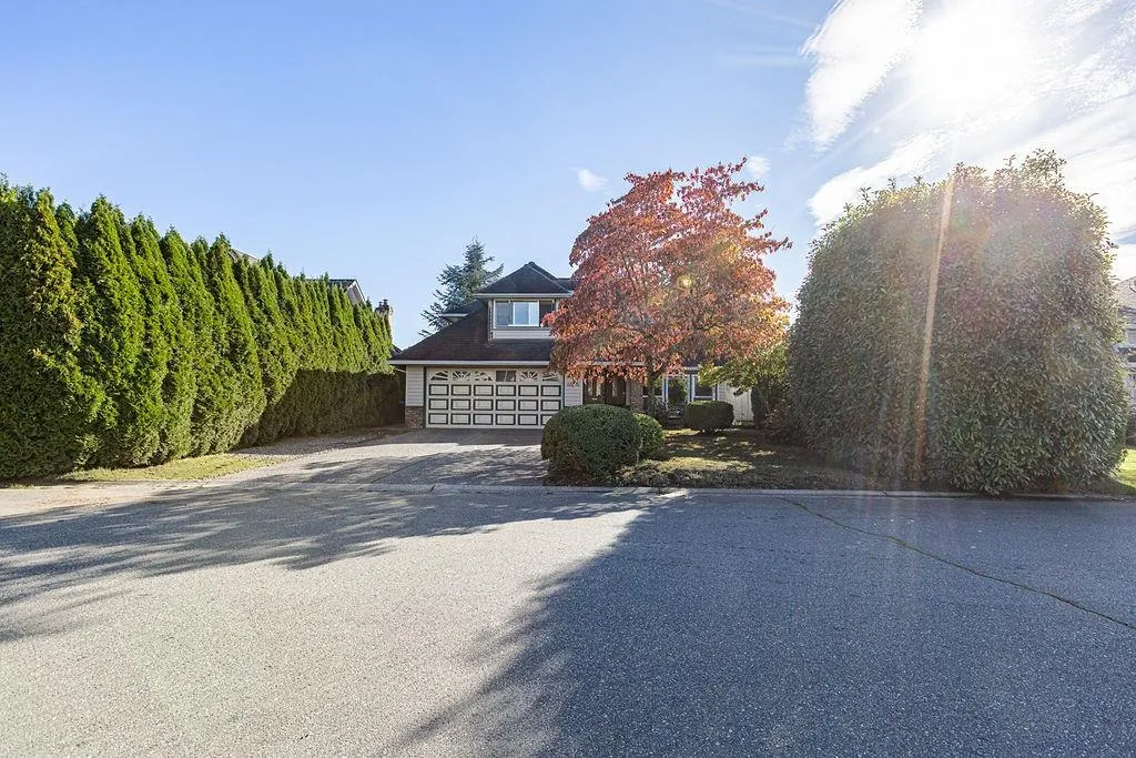 6696 London Drive