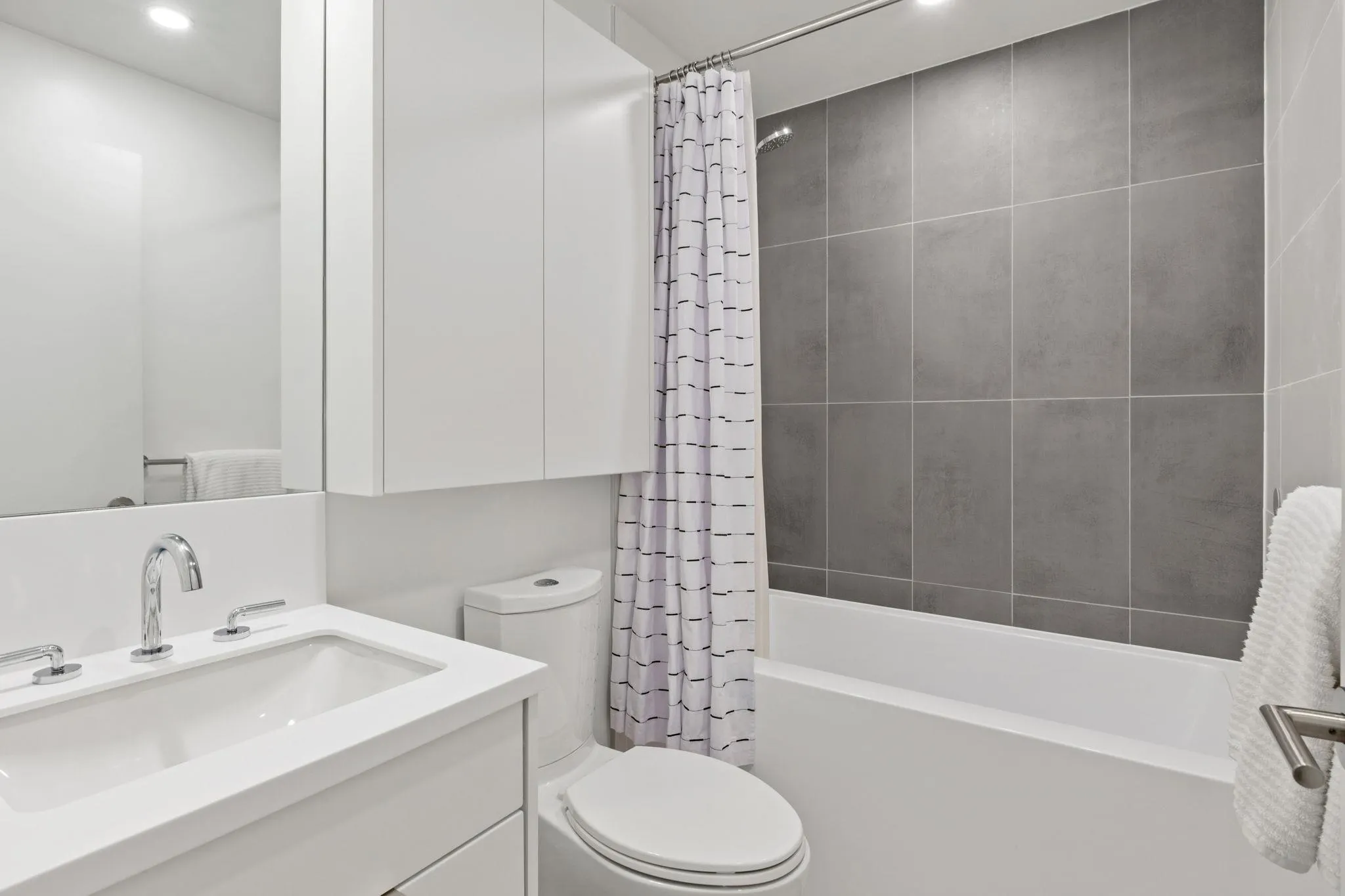 112 650 E 2nd Street