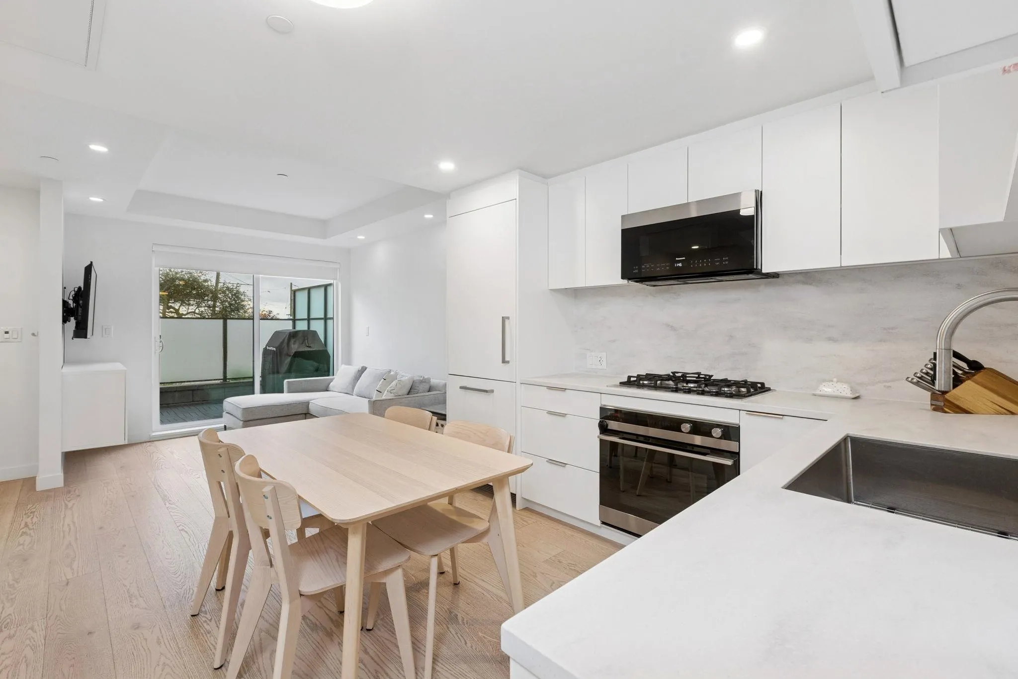 112 650 E 2nd Street