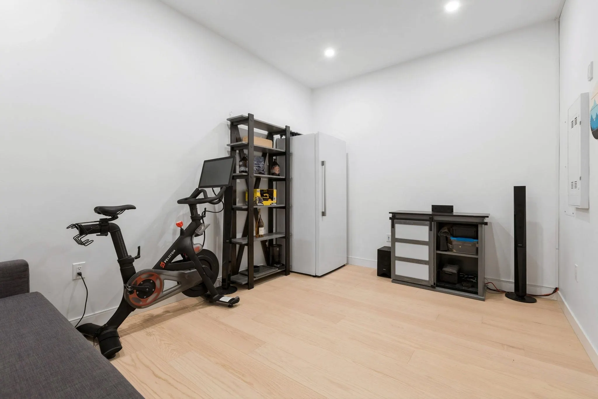 112 650 E 2nd Street