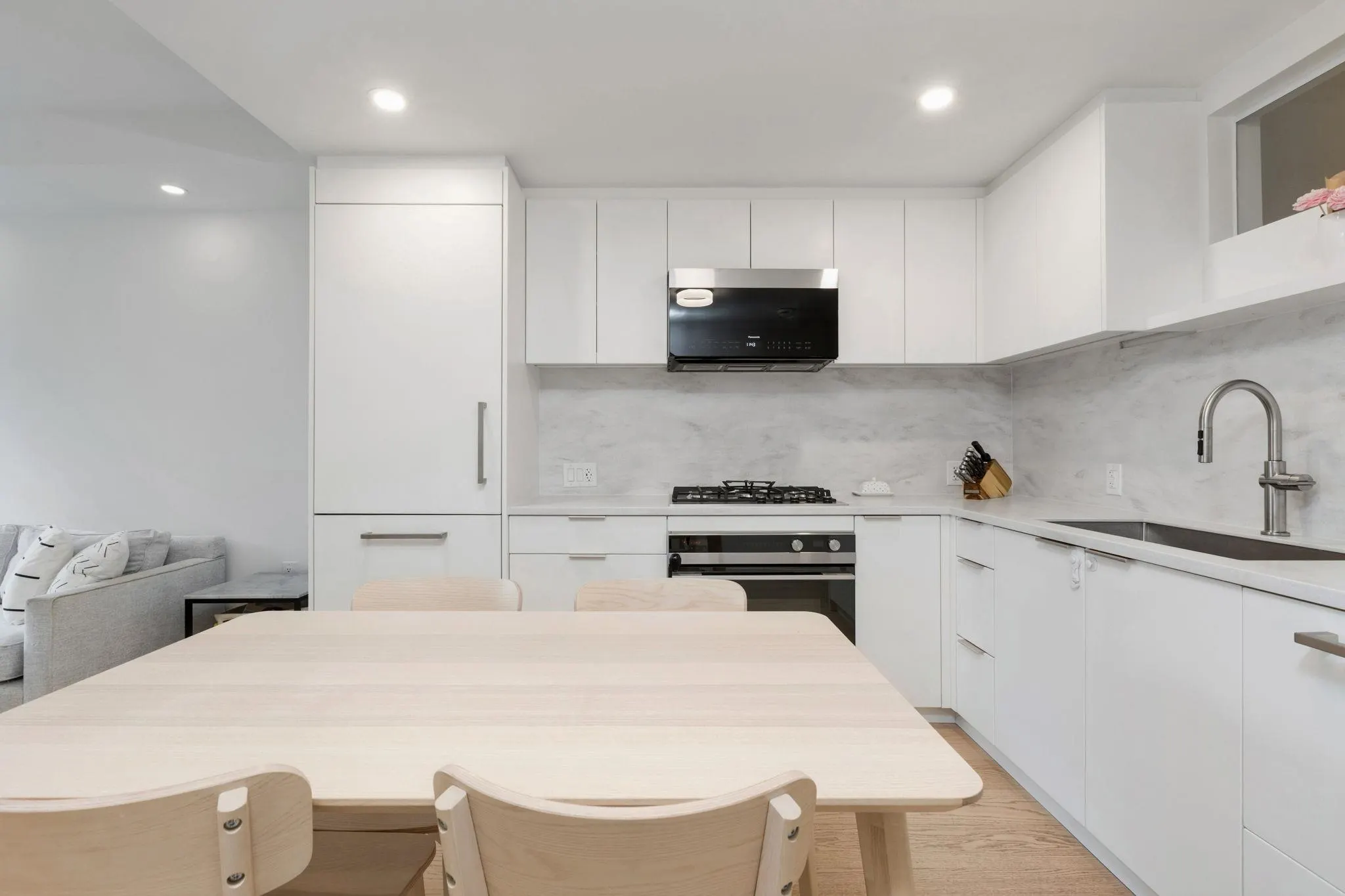 112 650 E 2nd Street