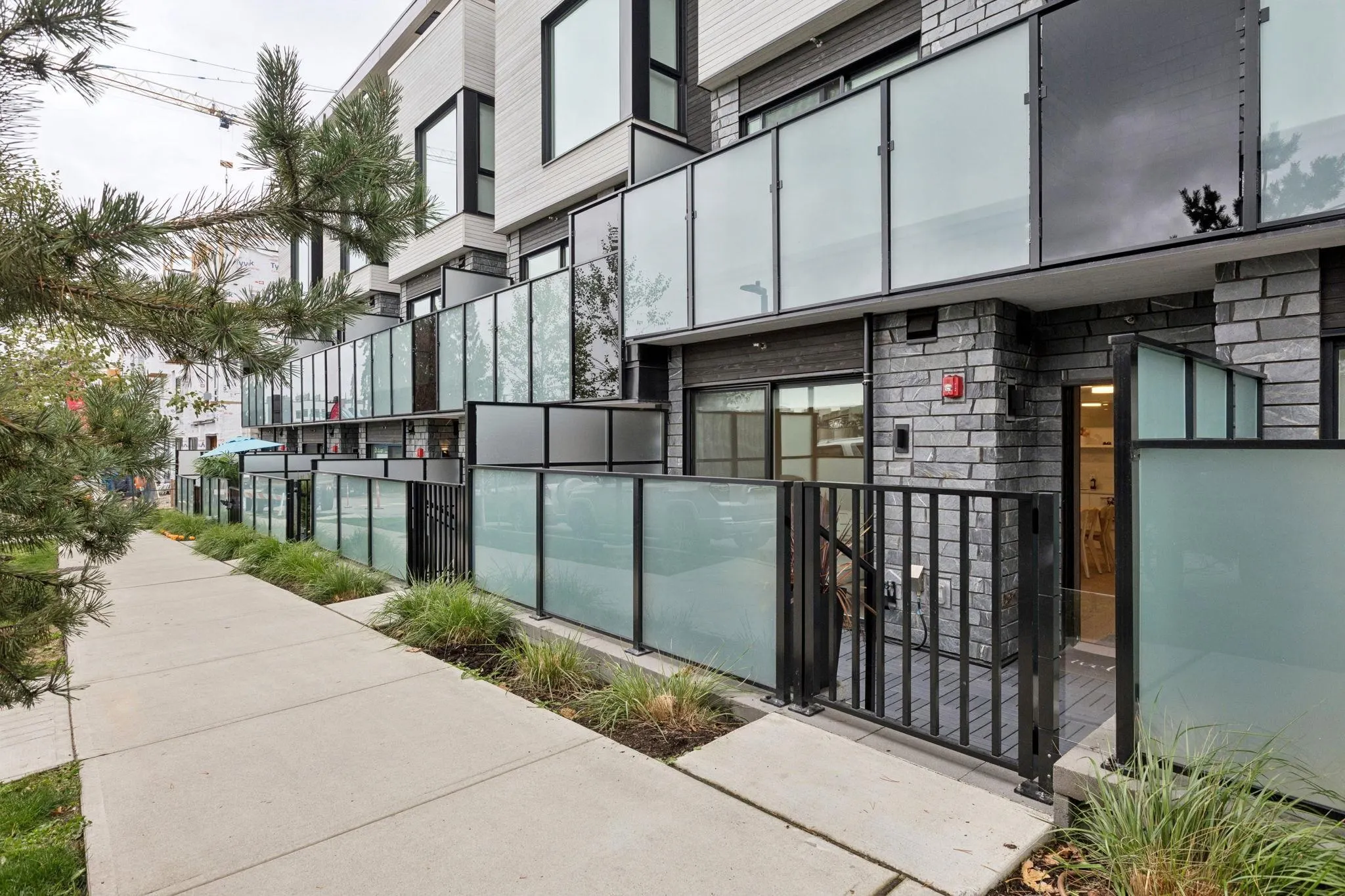 112 650 E 2nd Street