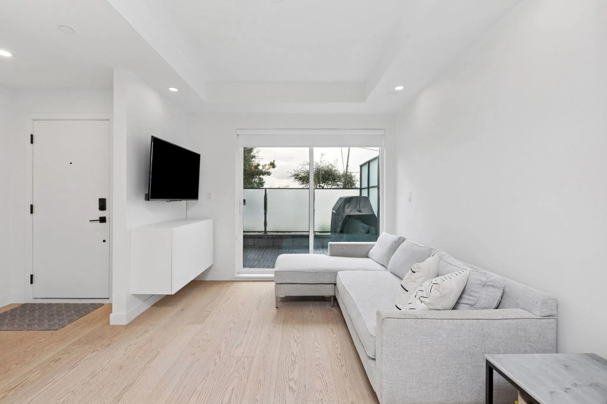 112 650 E 2nd Street