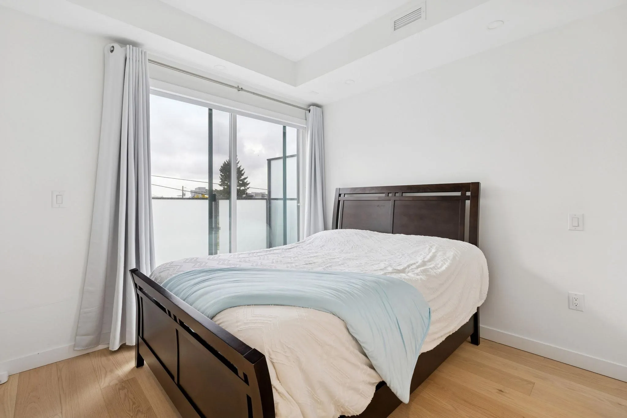 112 650 E 2nd Street