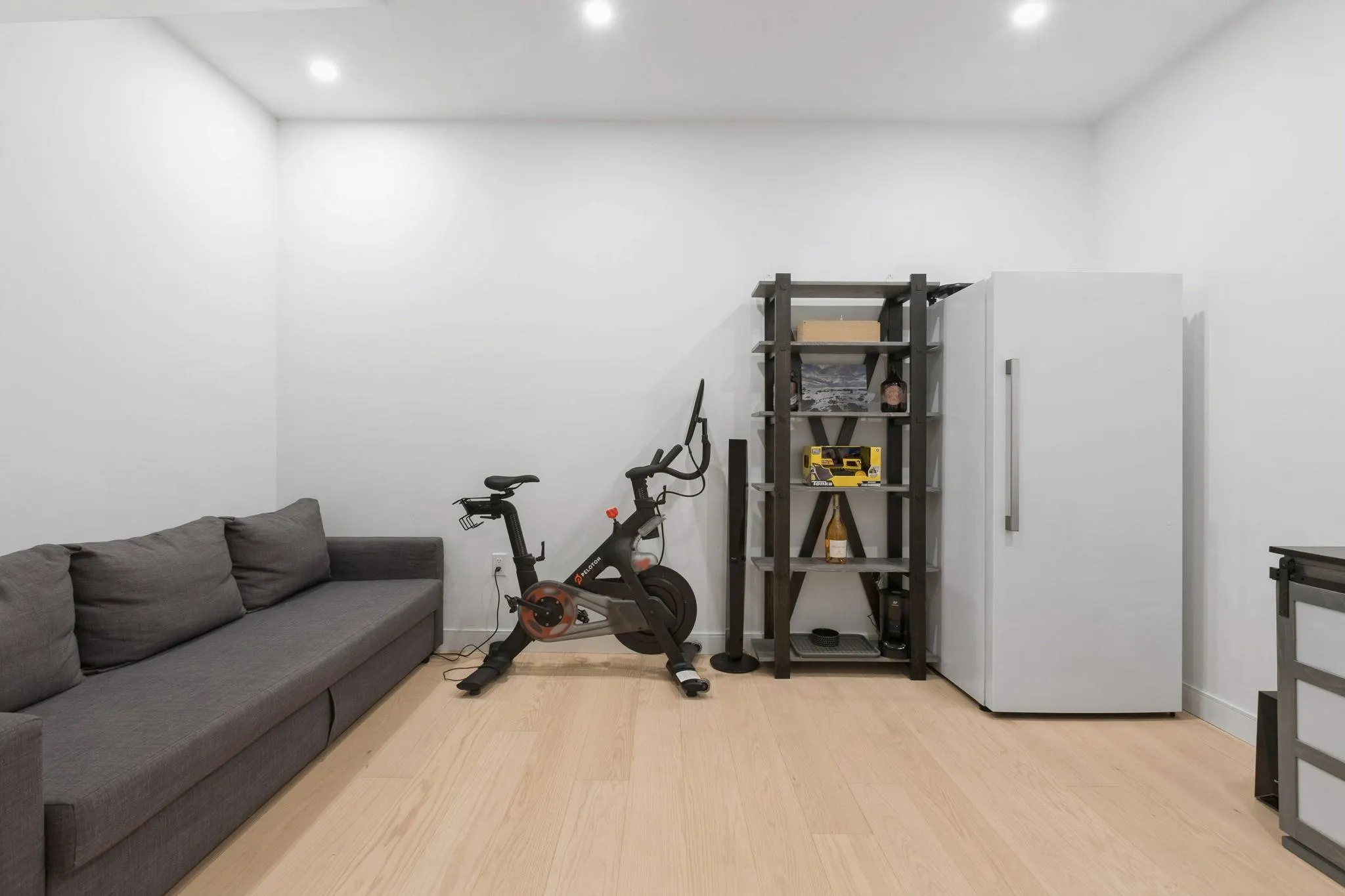 112 650 E 2nd Street