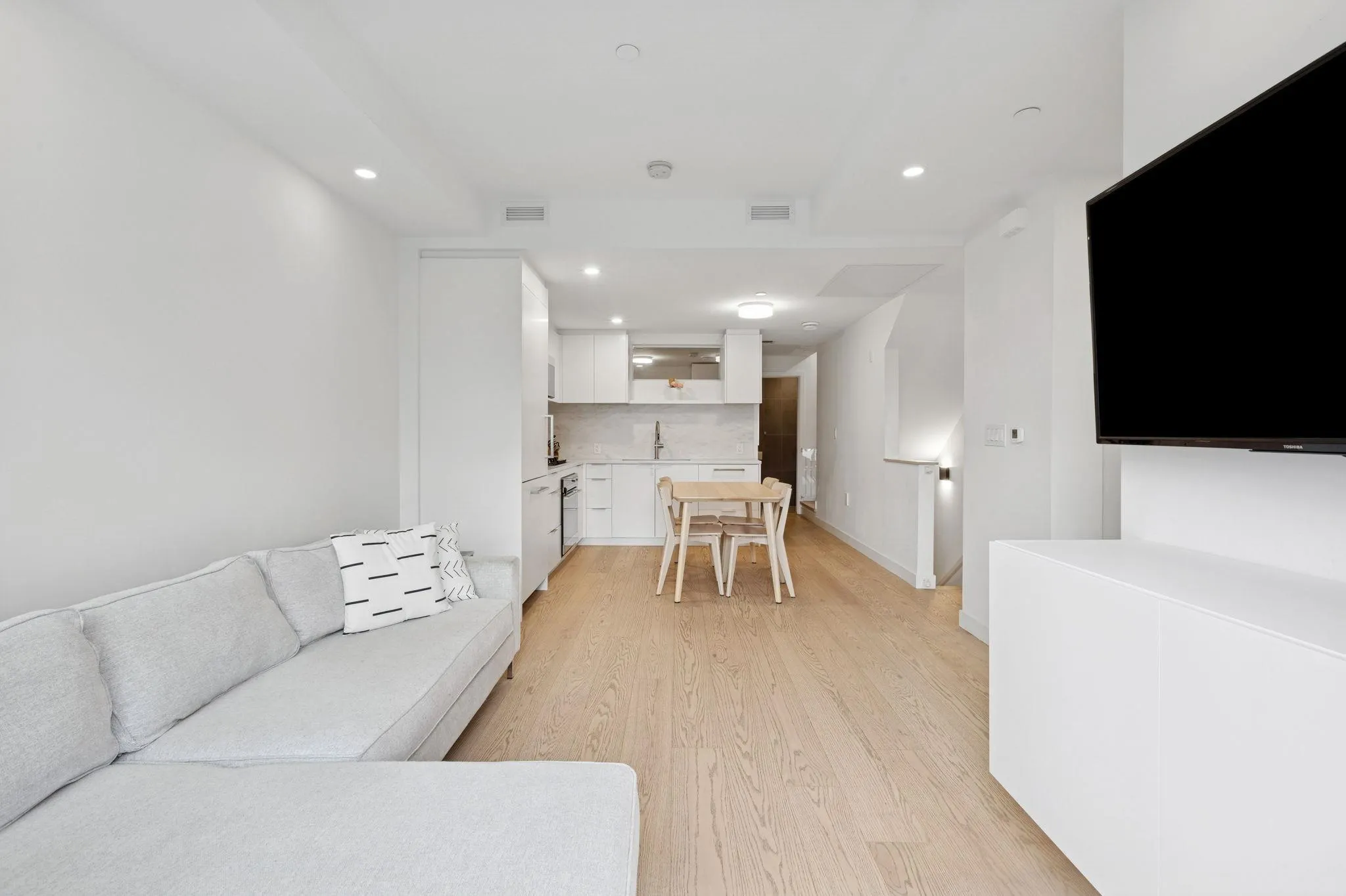 112 650 E 2nd Street