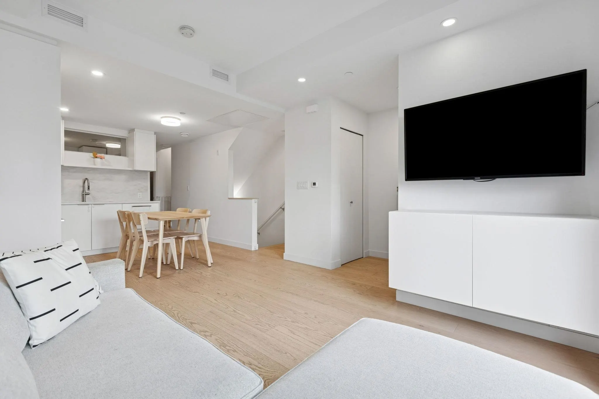 112 650 E 2nd Street