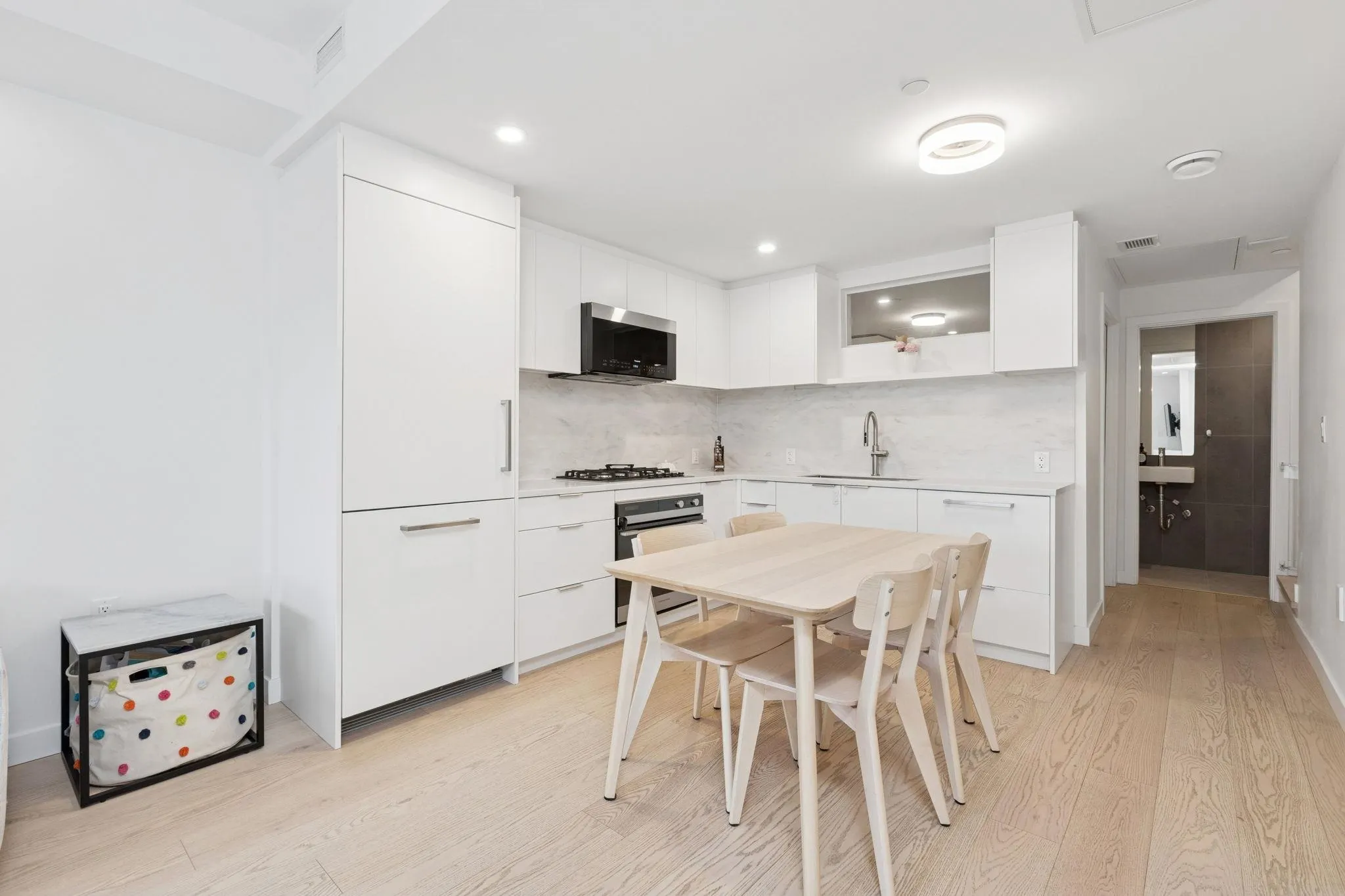 112 650 E 2nd Street