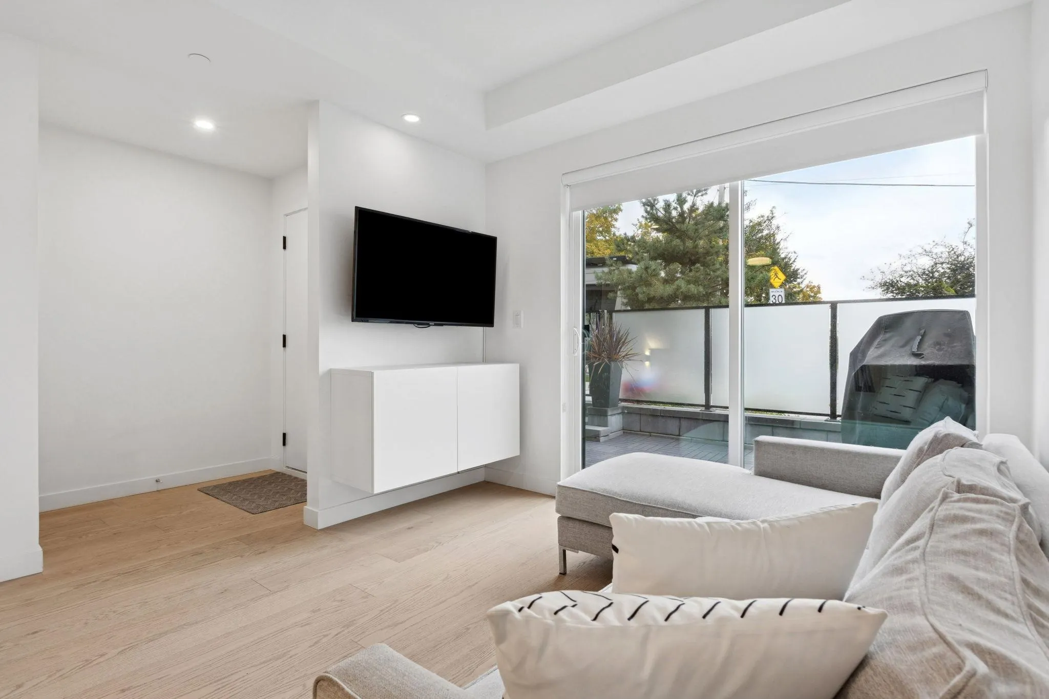 112 650 E 2nd Street