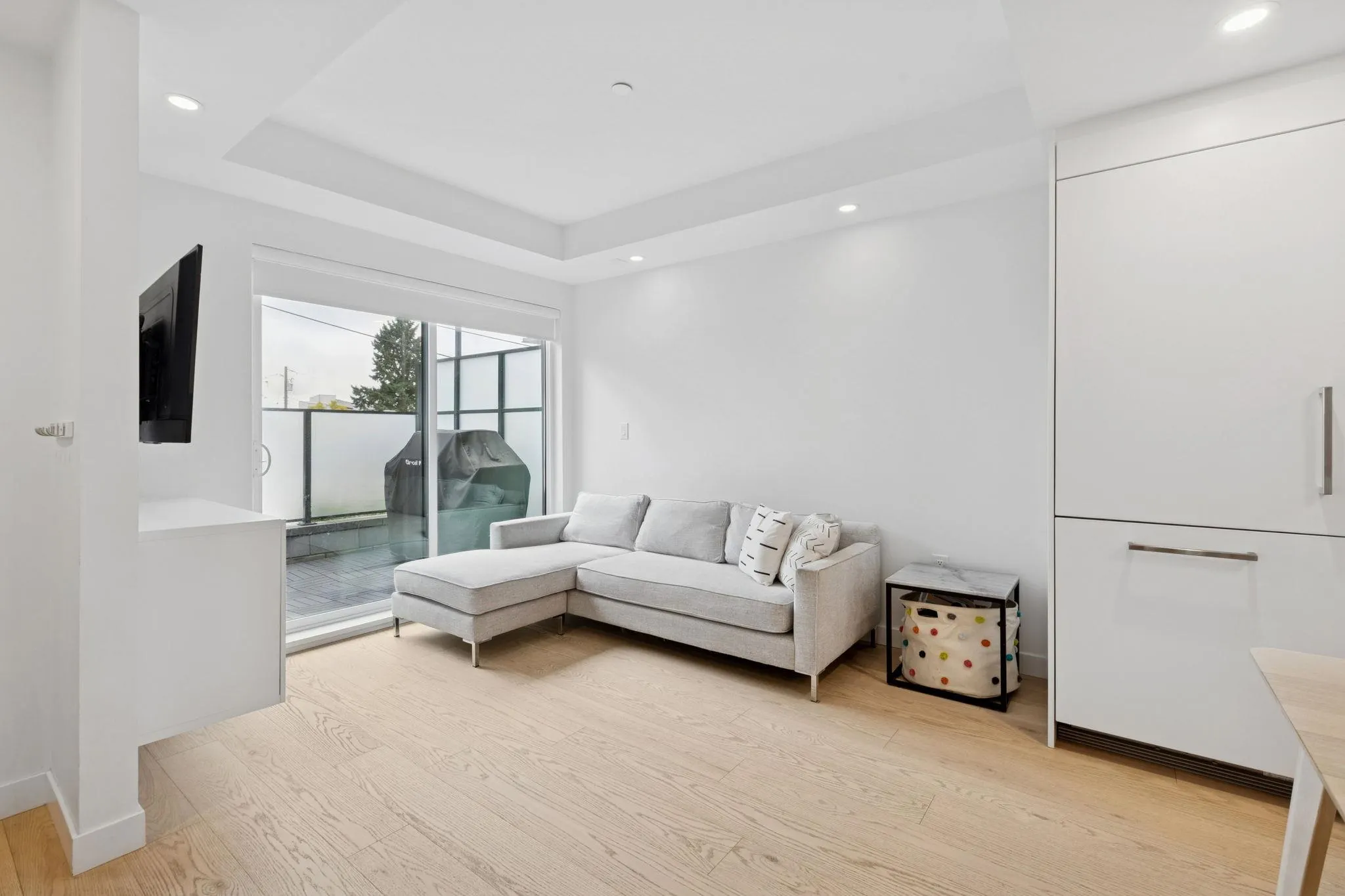 112 650 E 2nd Street