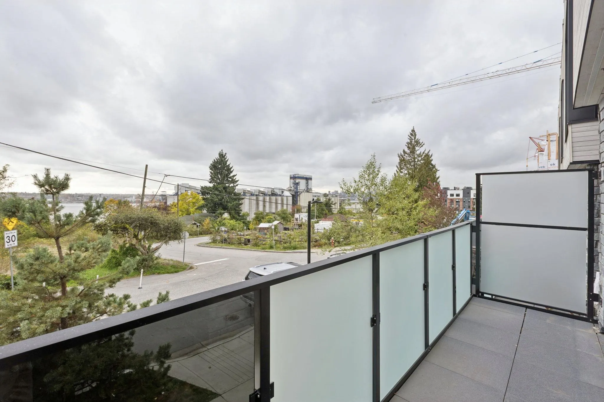 112 650 E 2nd Street