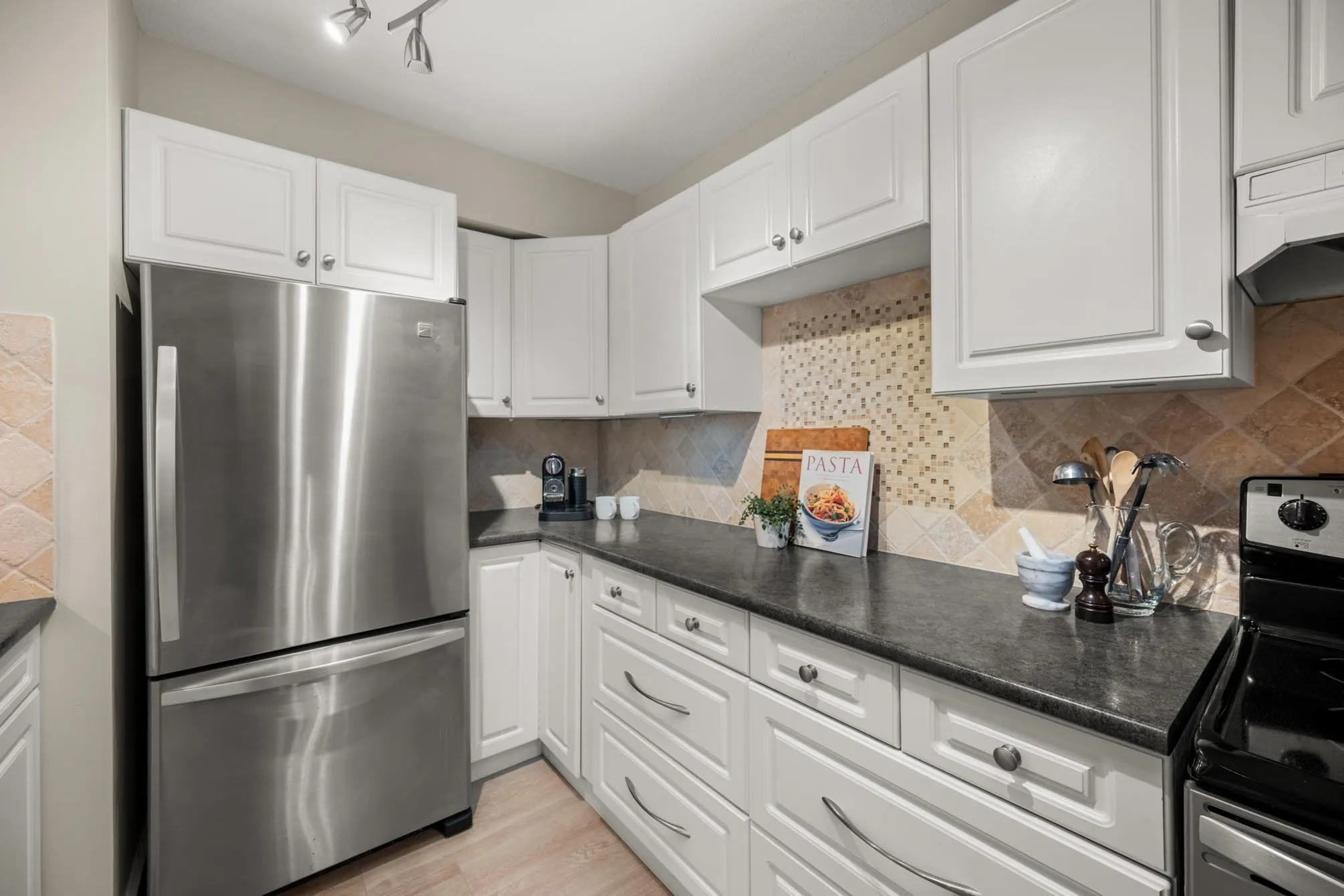 105 1354 Winter Street