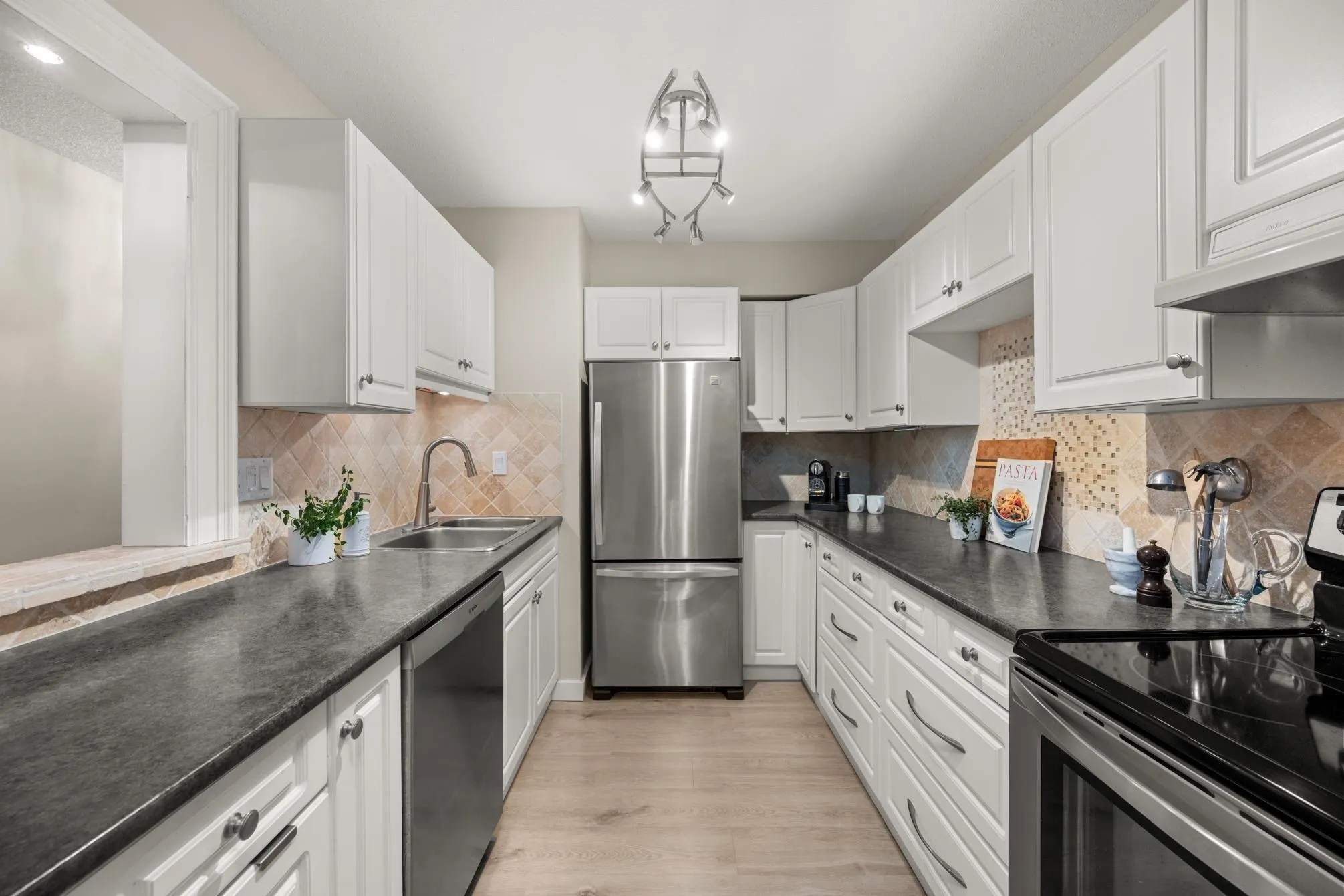 105 1354 Winter Street