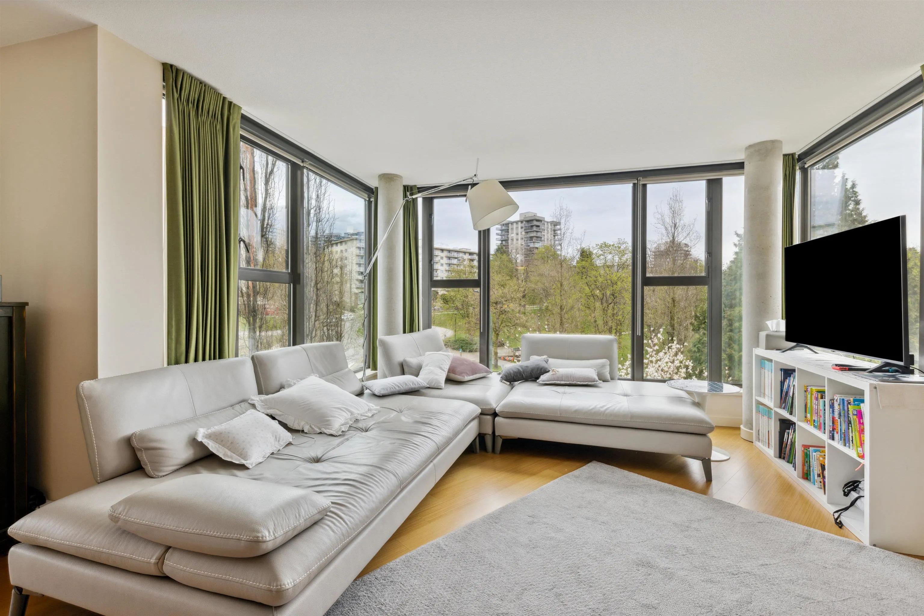 501 683 Victoria Park West