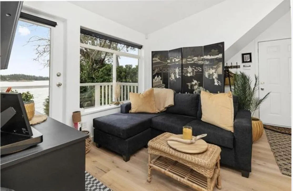 6655 Sunshine Coast Highway
