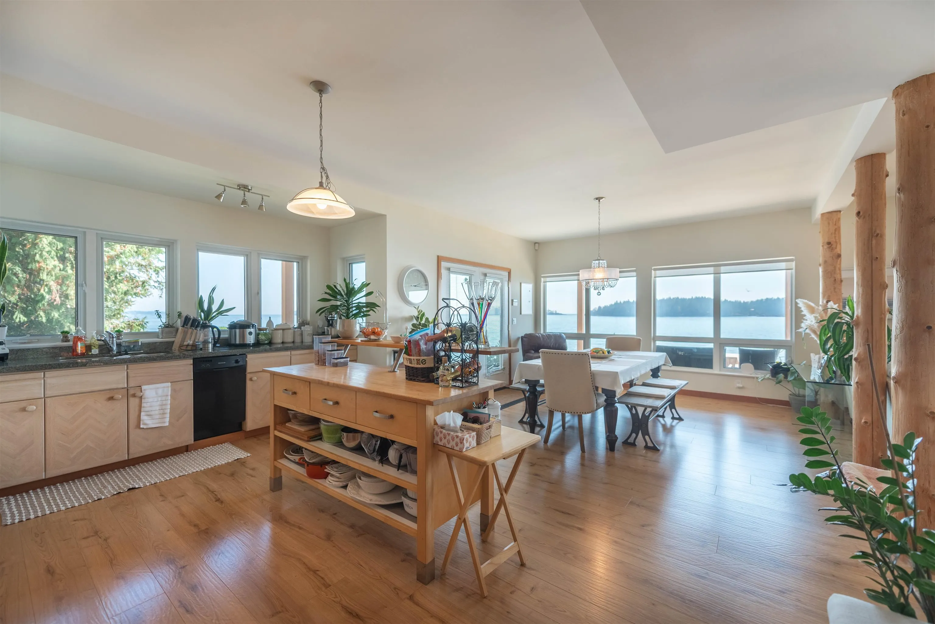 6655 Sunshine Coast Highway