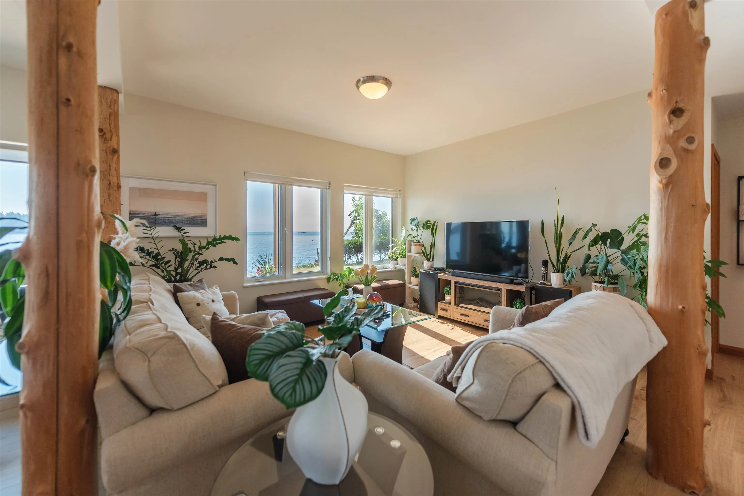 6655 Sunshine Coast Highway