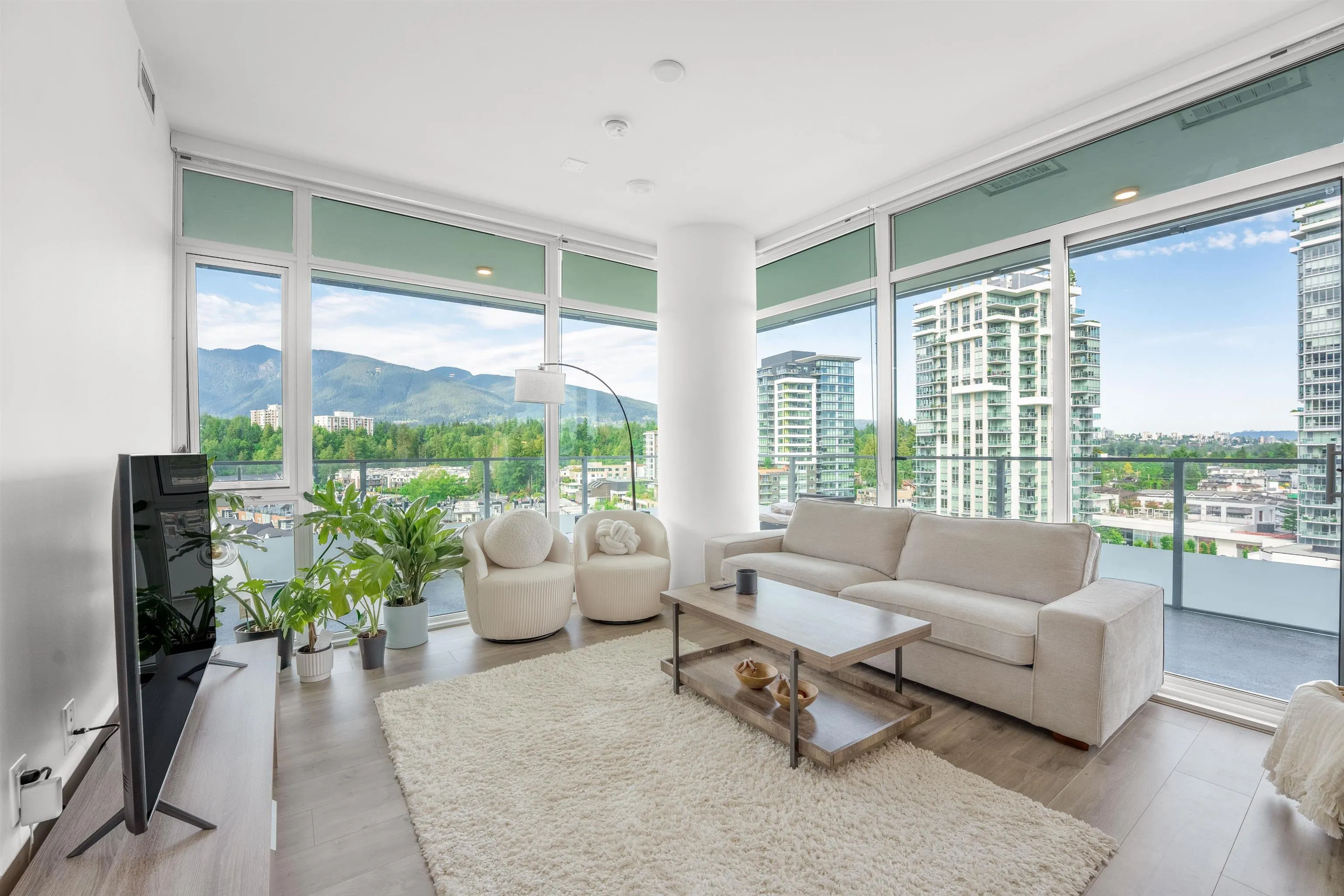 902 200 Klahanie Court