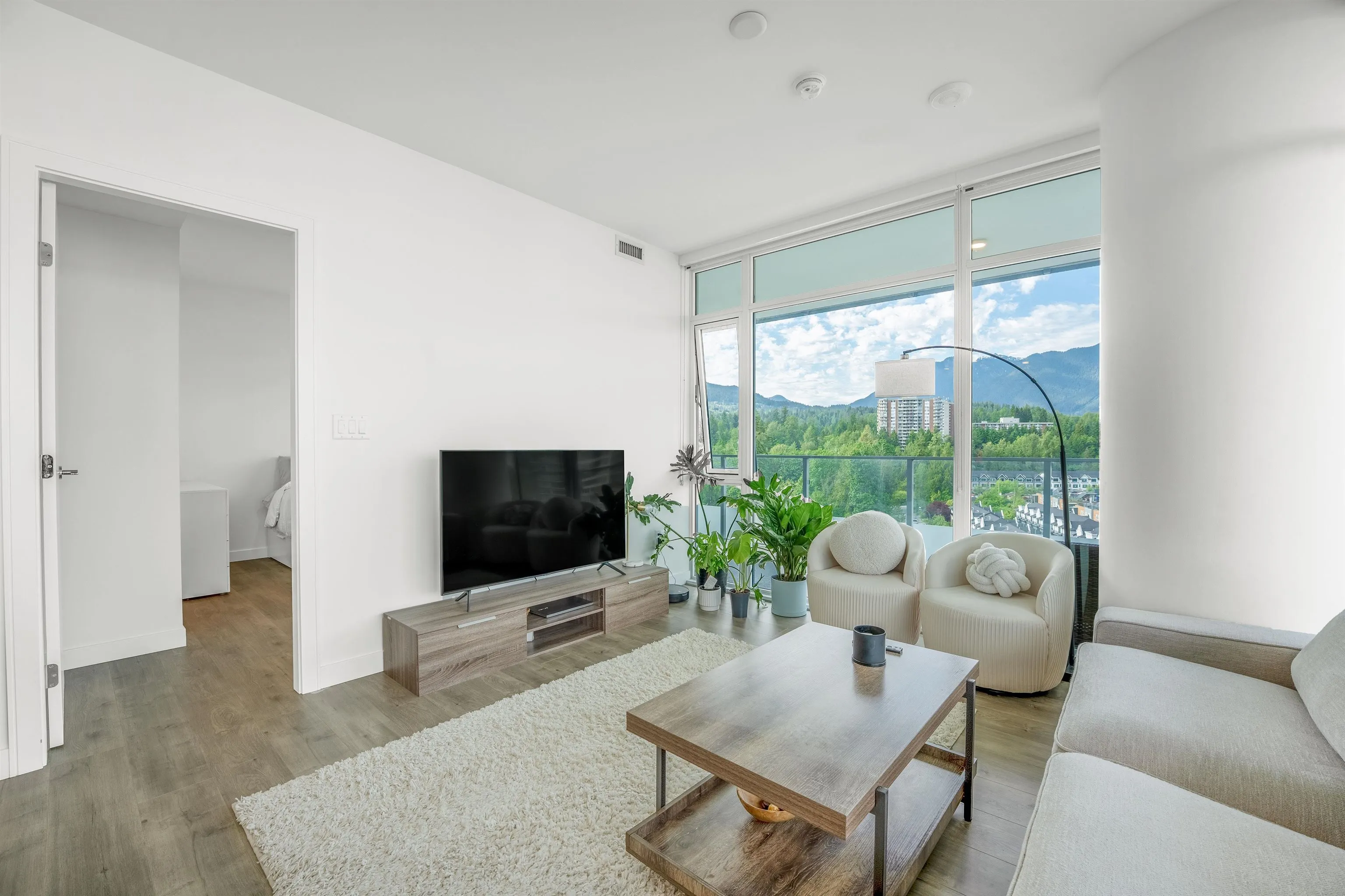 902 200 Klahanie Court