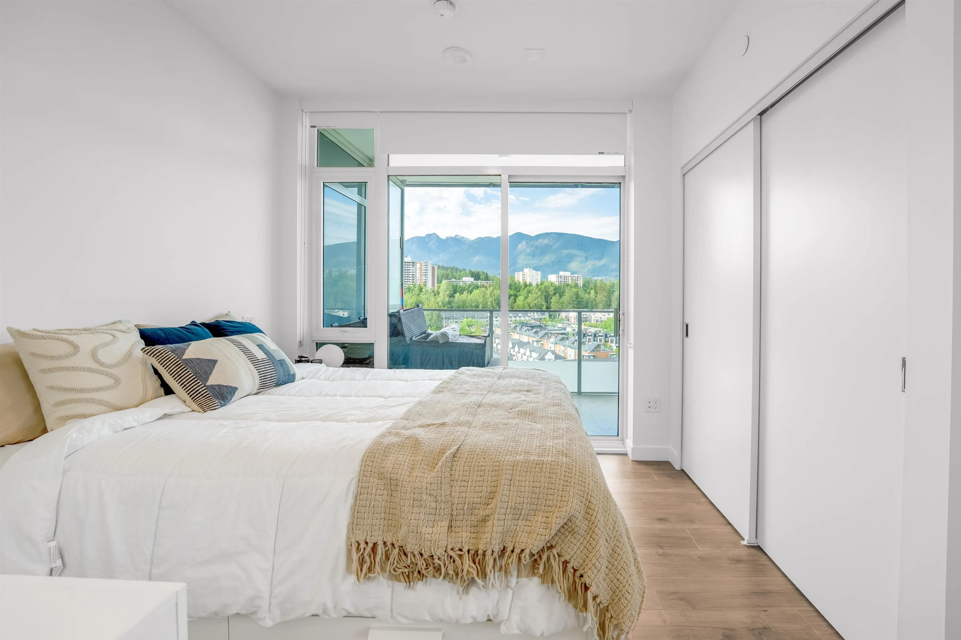 902 200 Klahanie Court