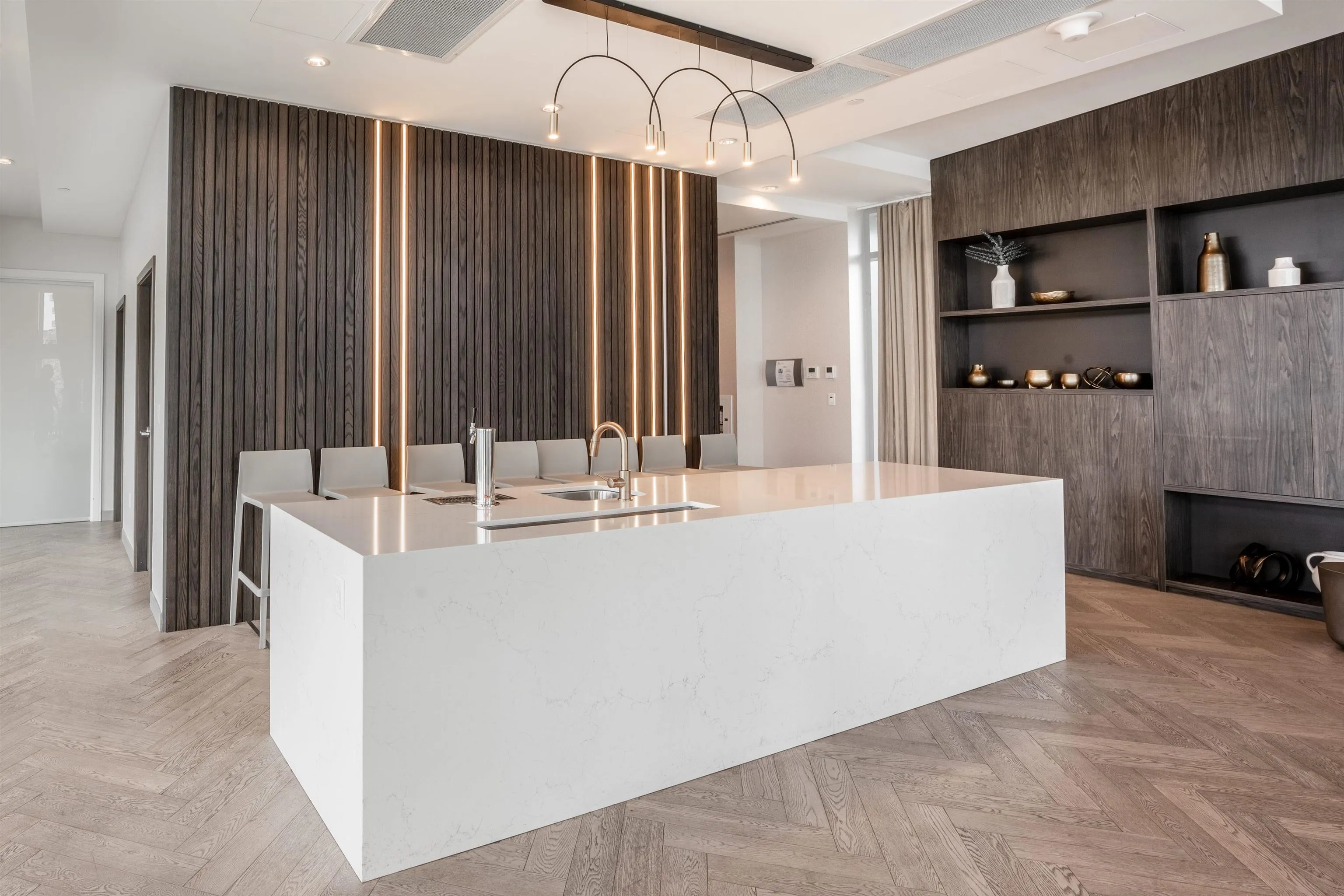 902 200 Klahanie Court