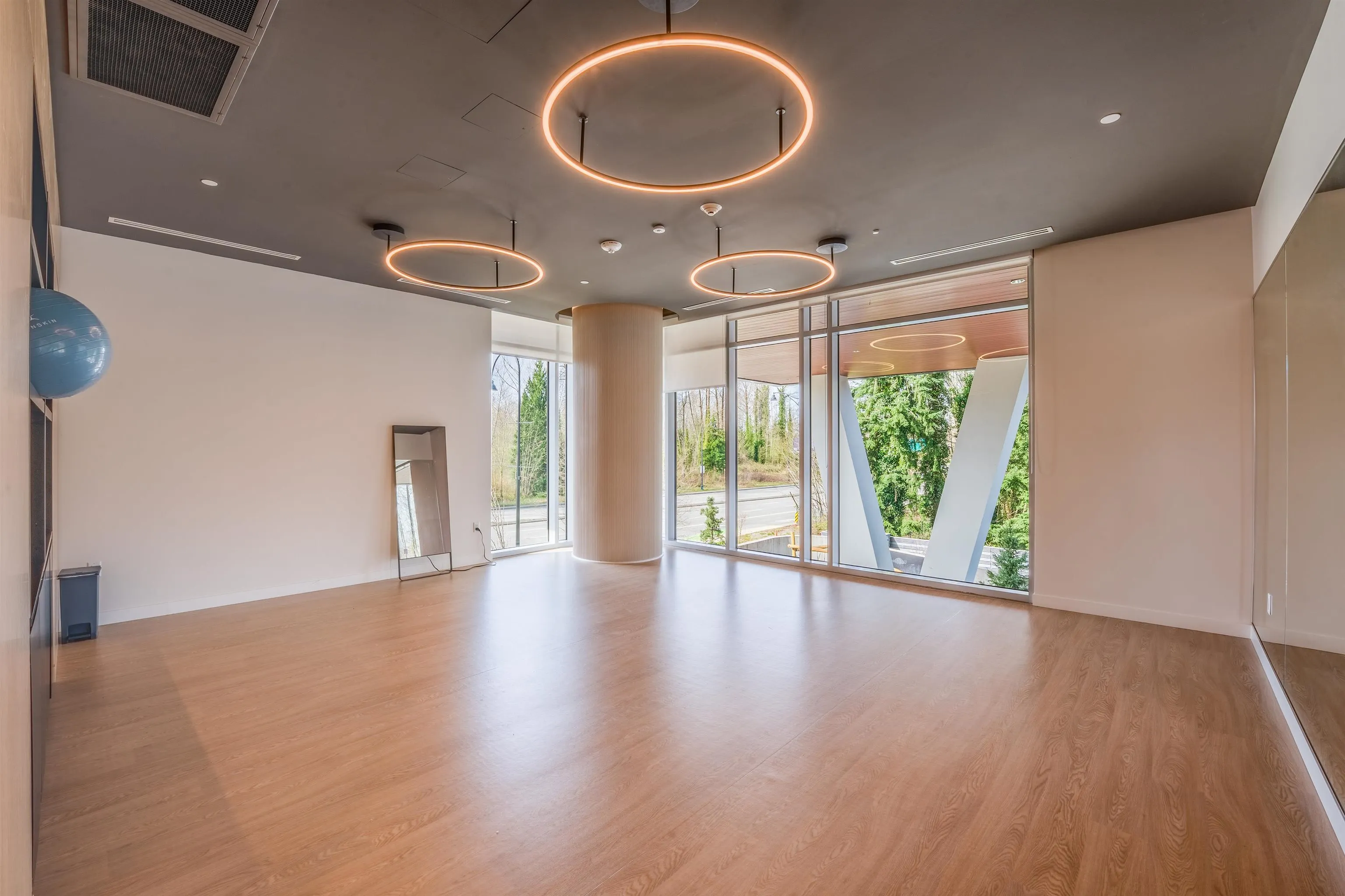 902 200 Klahanie Court