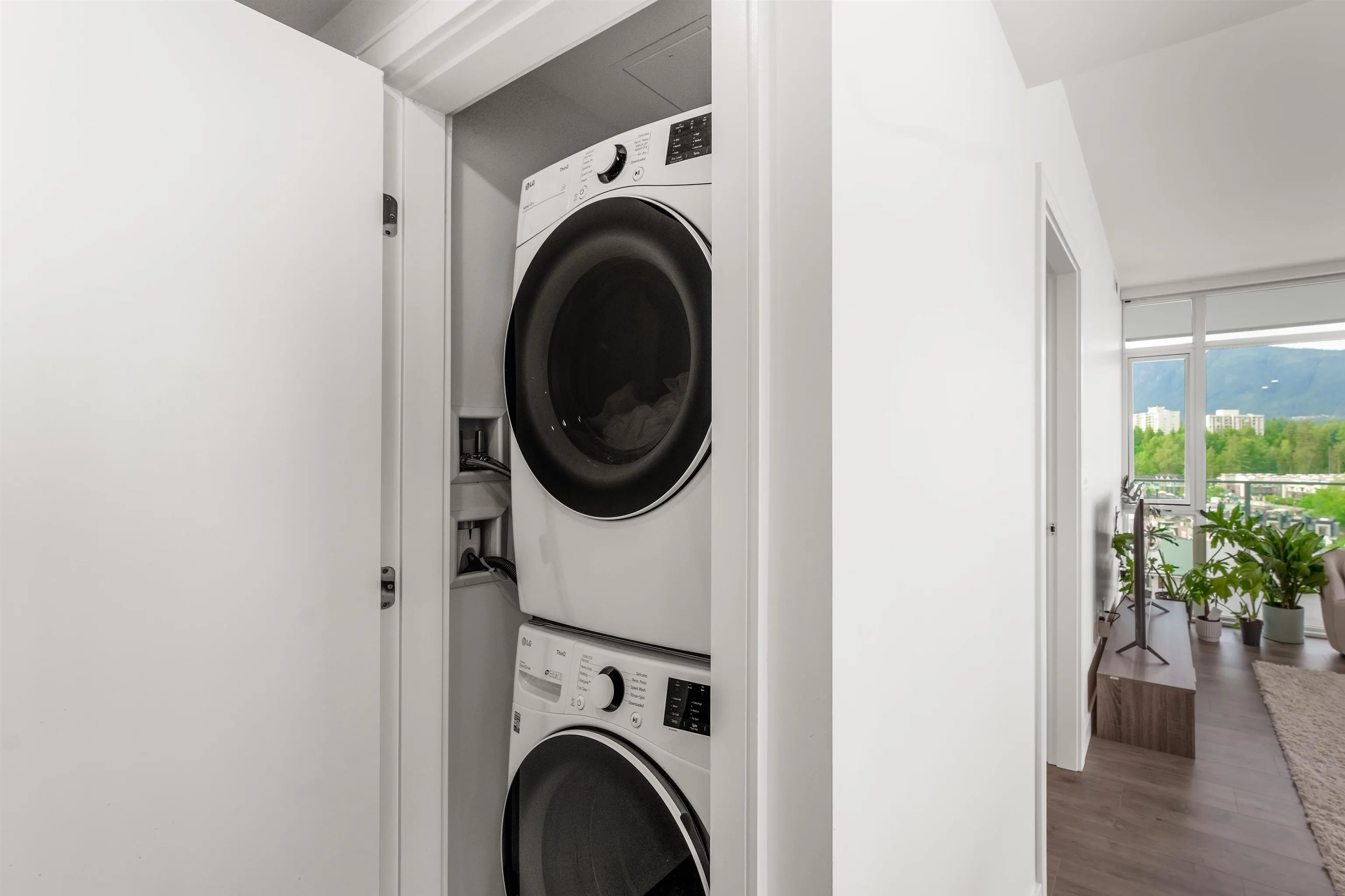 902 200 Klahanie Court