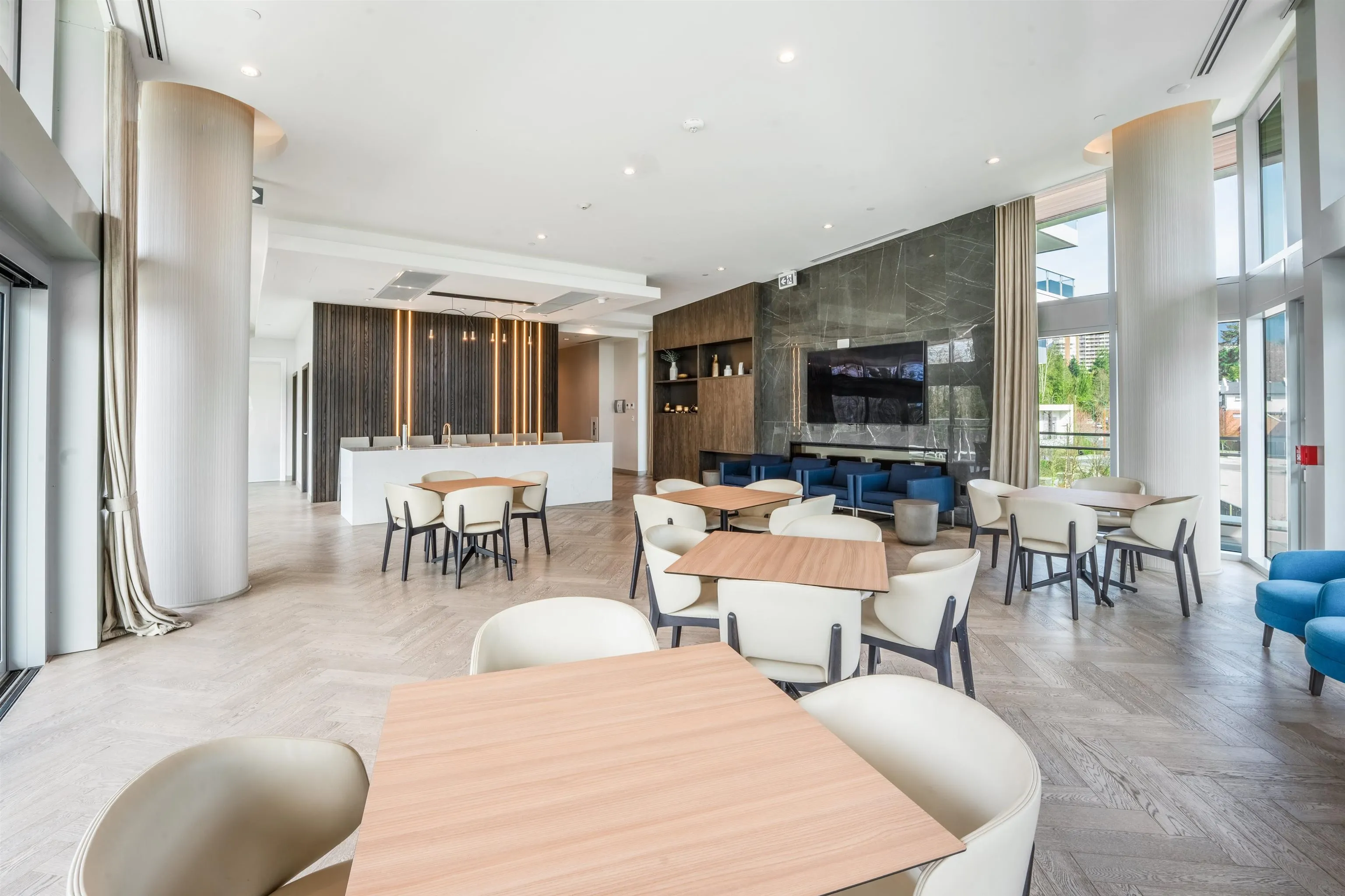 902 200 Klahanie Court