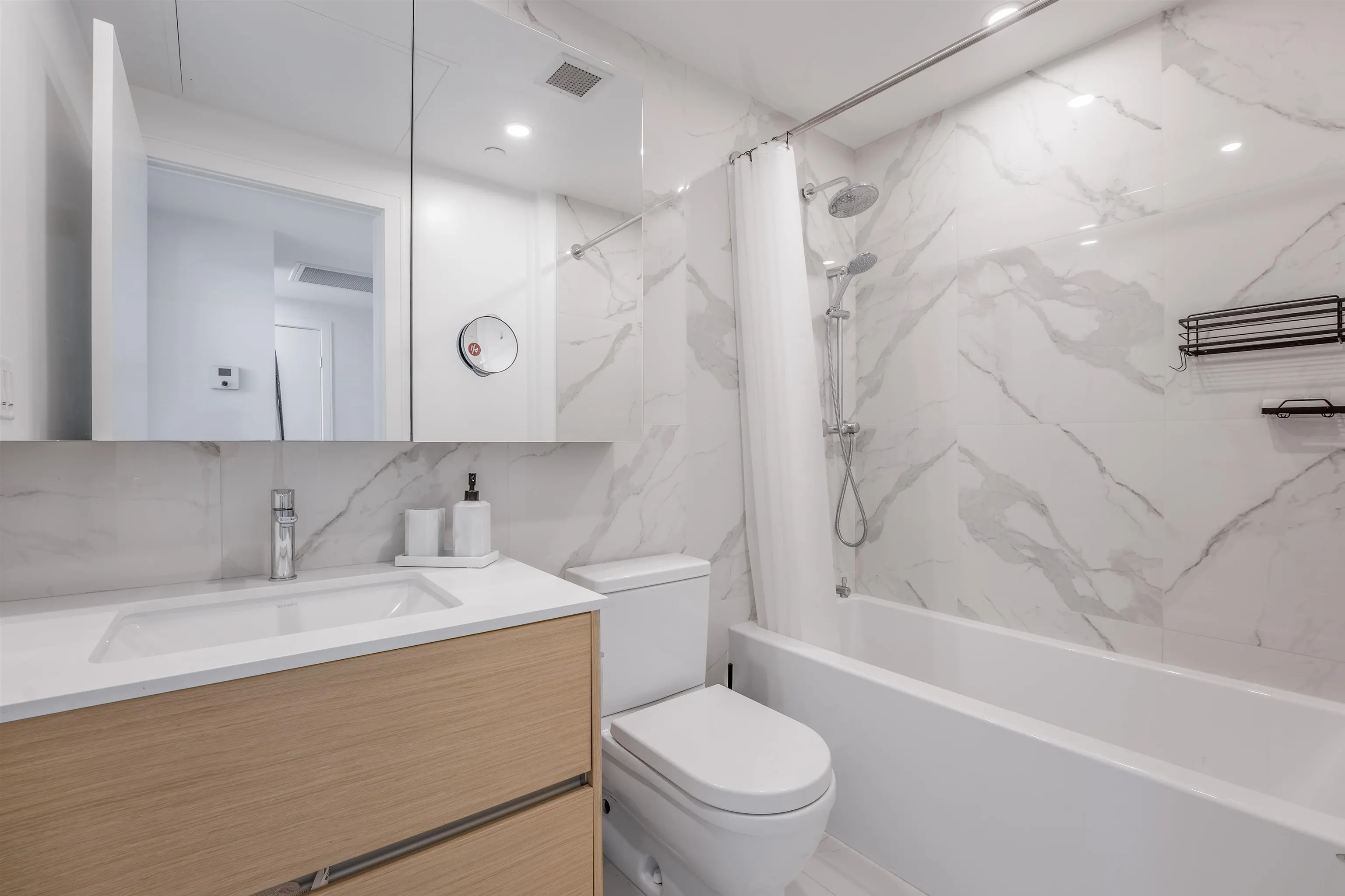 902 200 Klahanie Court