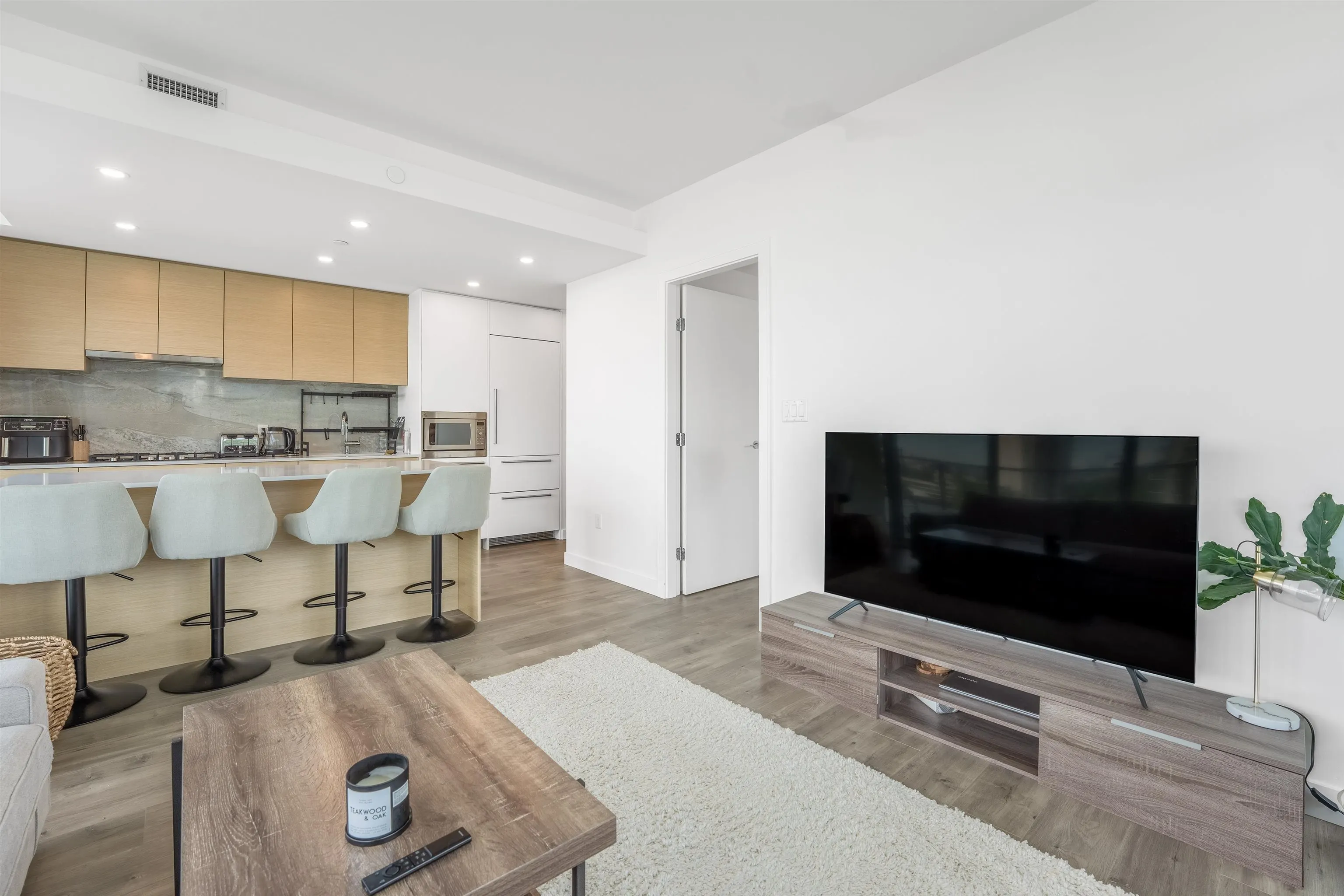 902 200 Klahanie Court