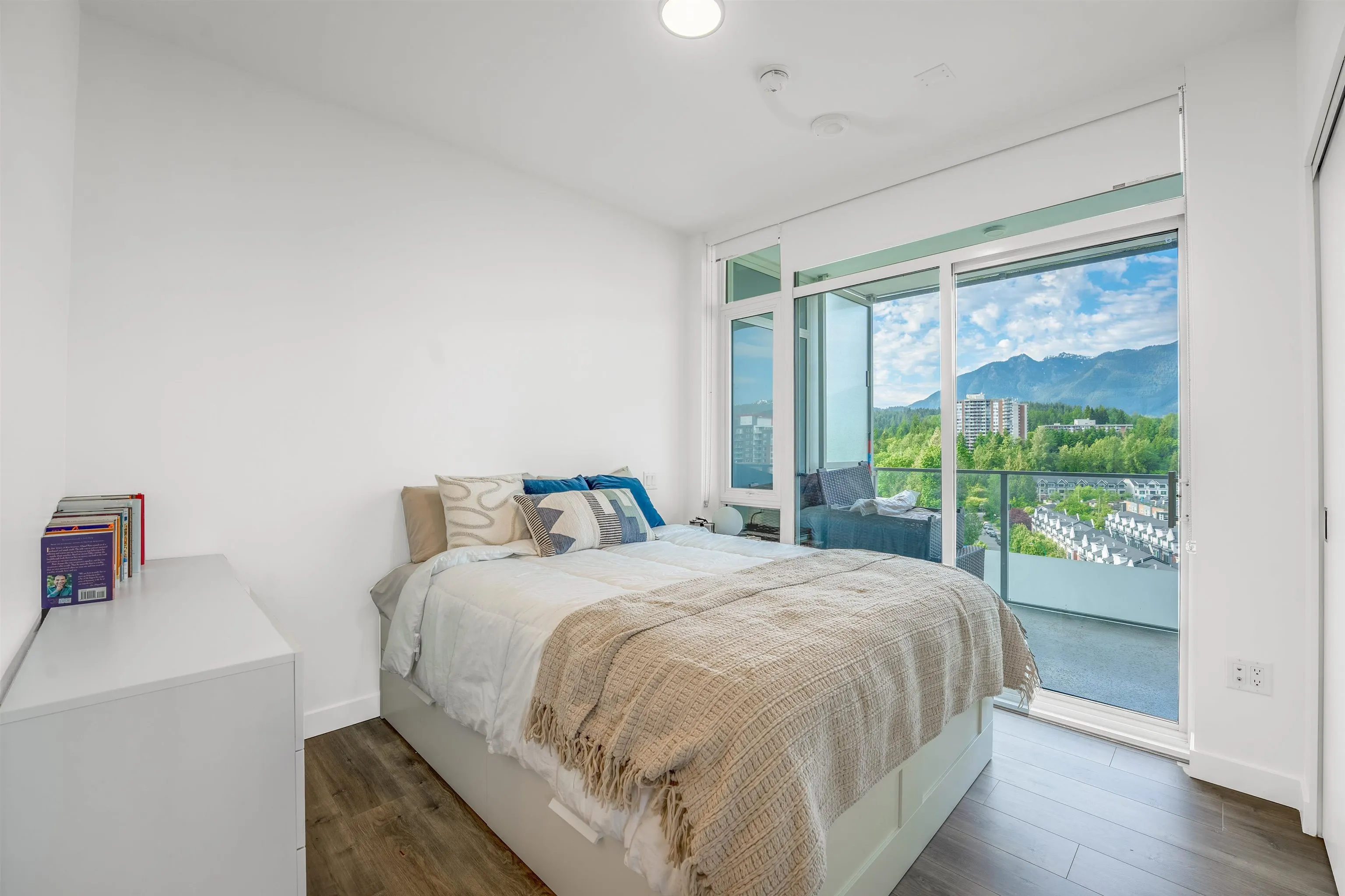 902 200 Klahanie Court