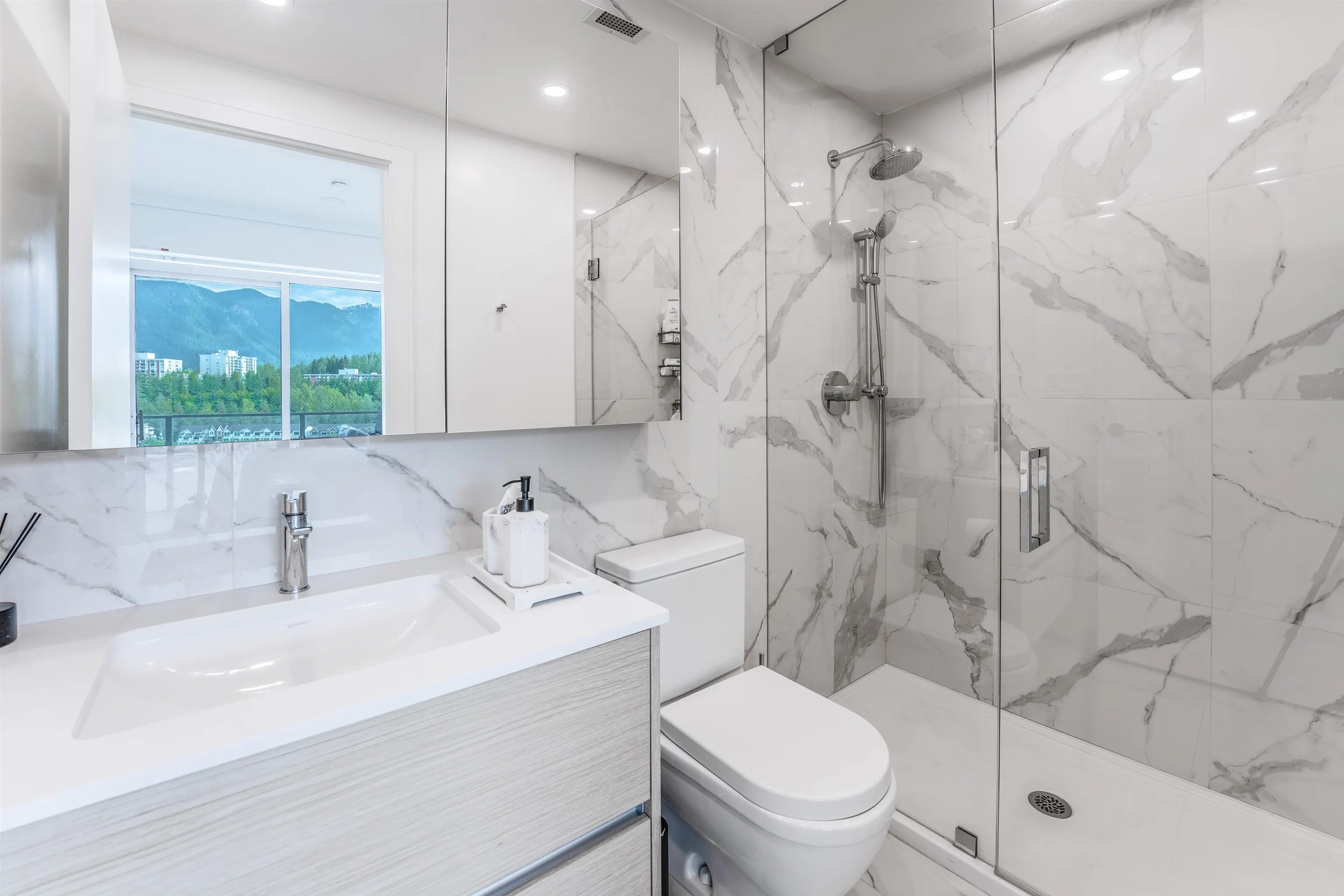 902 200 Klahanie Court