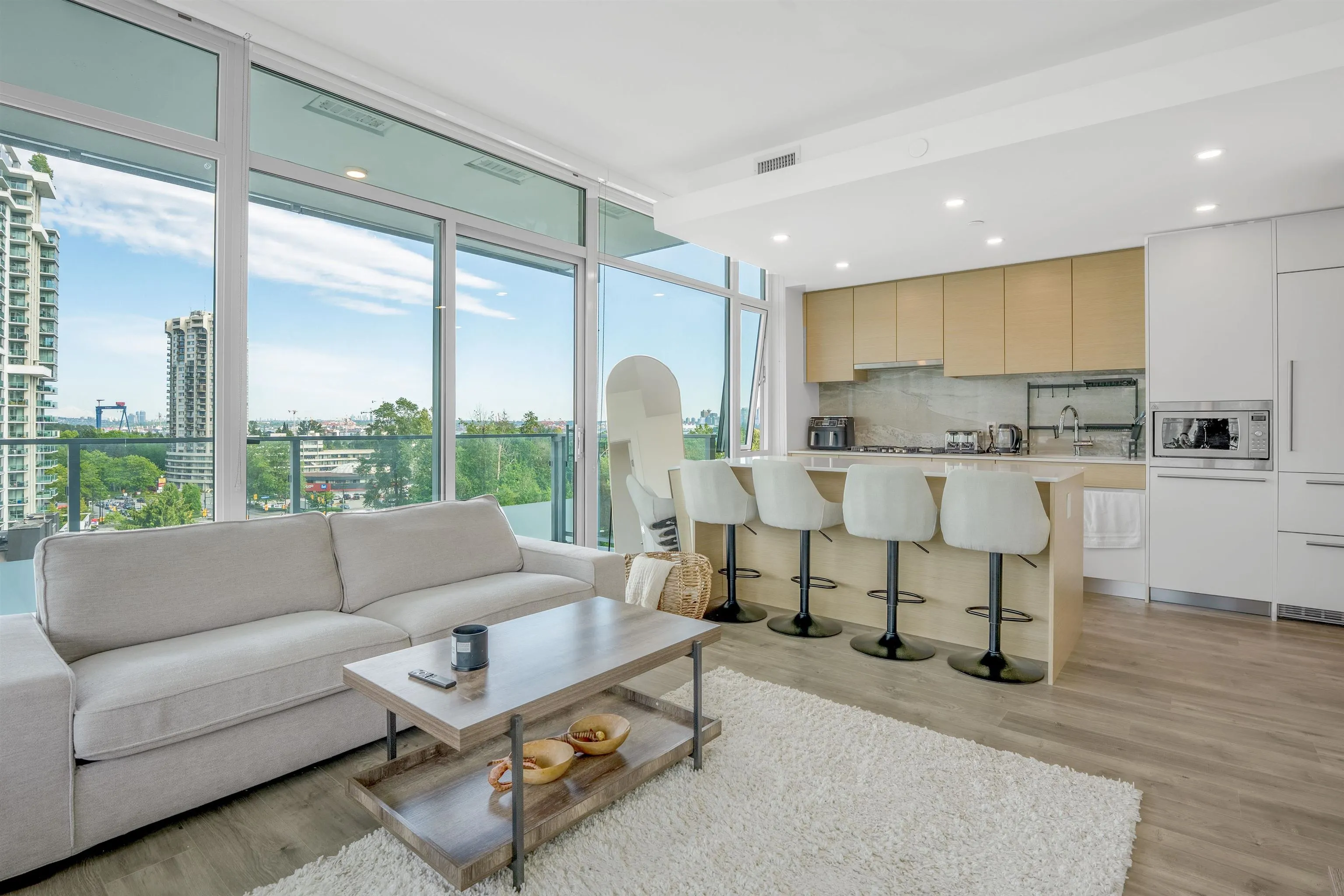 902 200 Klahanie Court