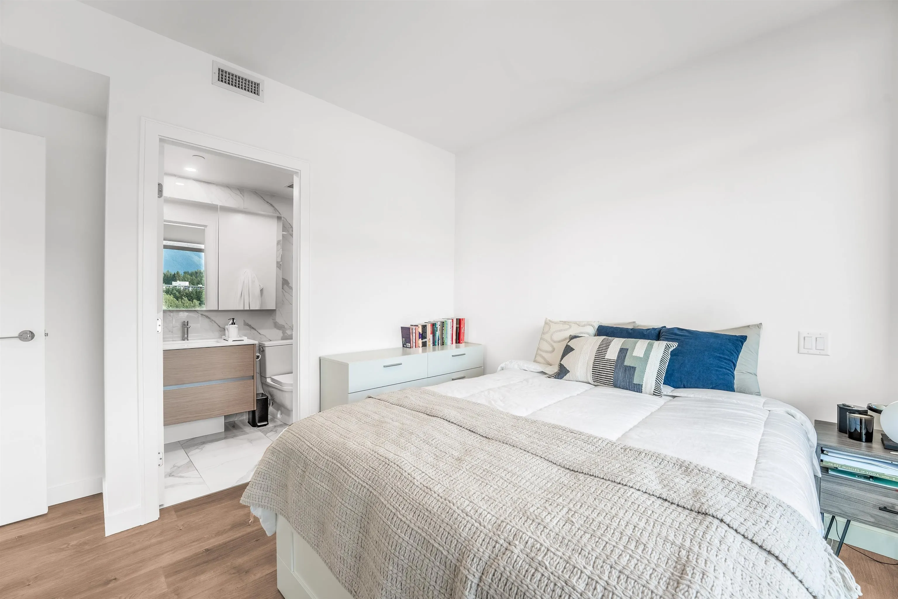 902 200 Klahanie Court