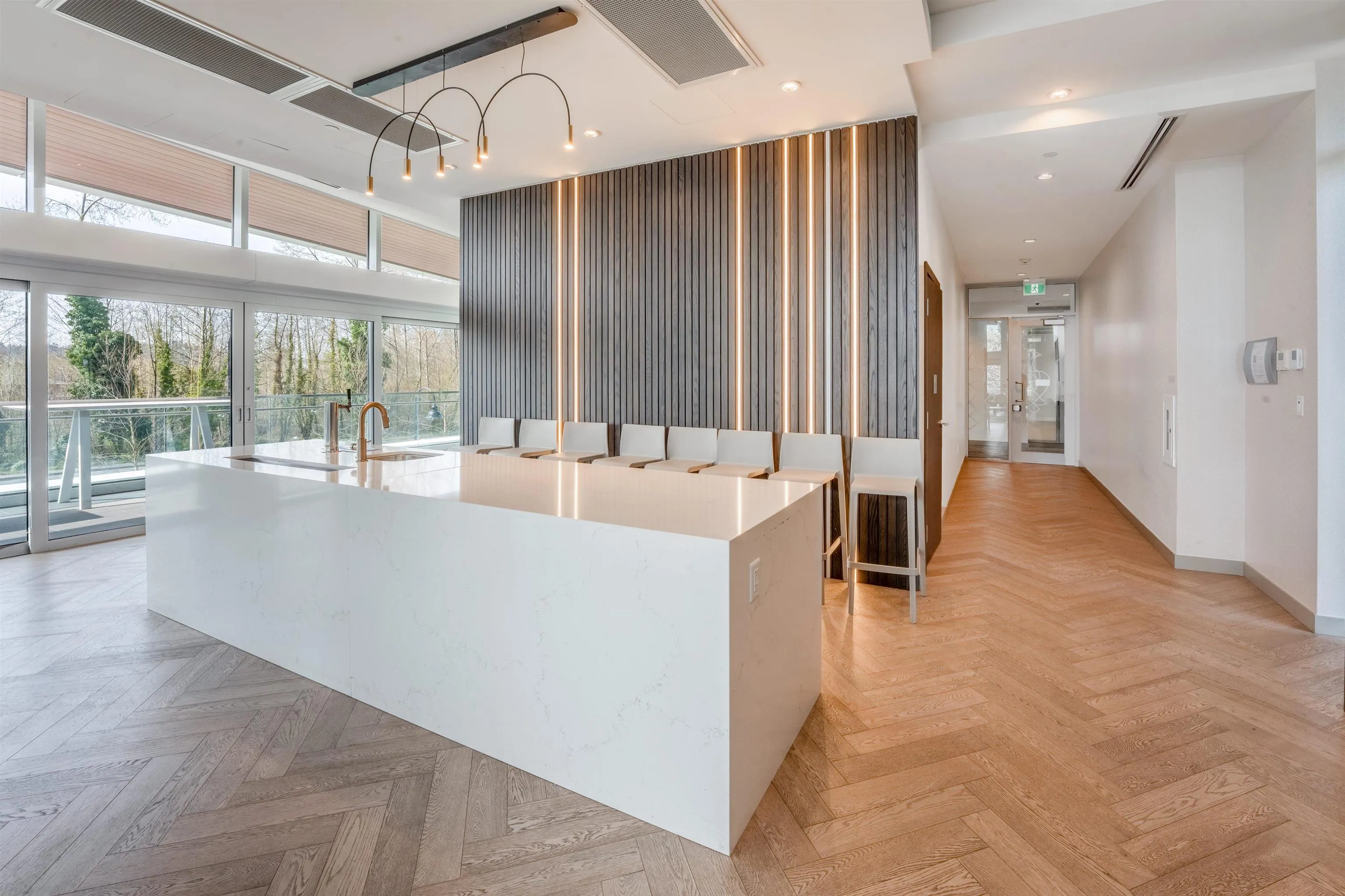 902 200 Klahanie Court